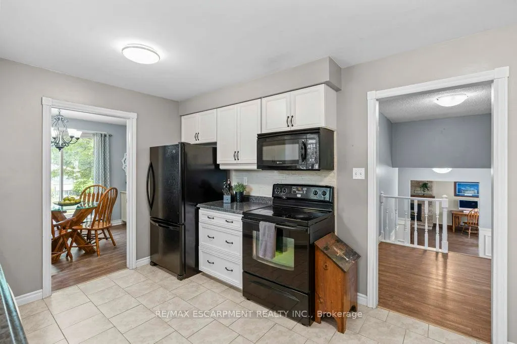 44 CEDARLAND Drive