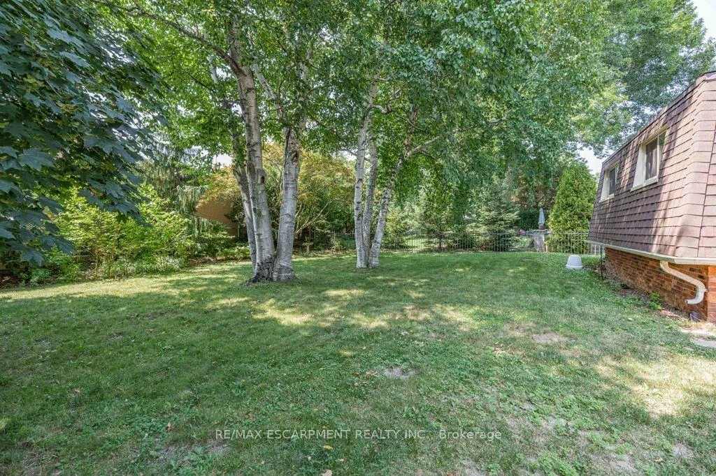 44 CEDARLAND Drive