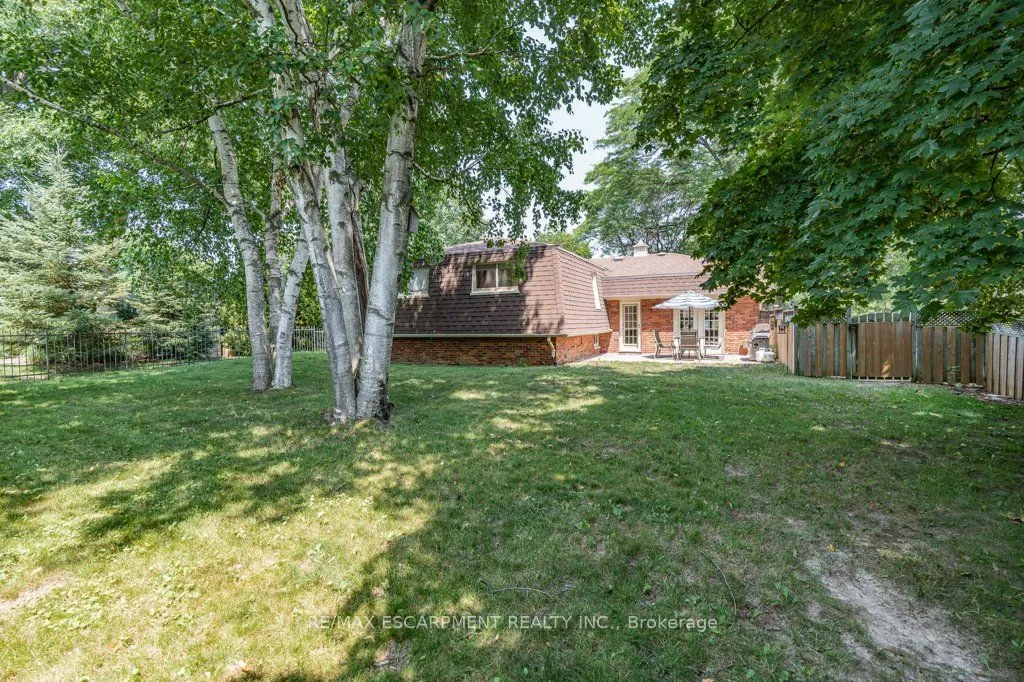 44 CEDARLAND Drive
