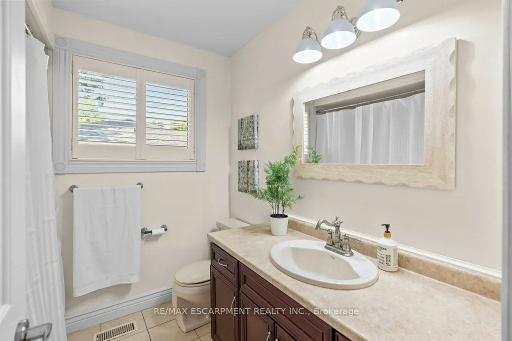 44 CEDARLAND Drive