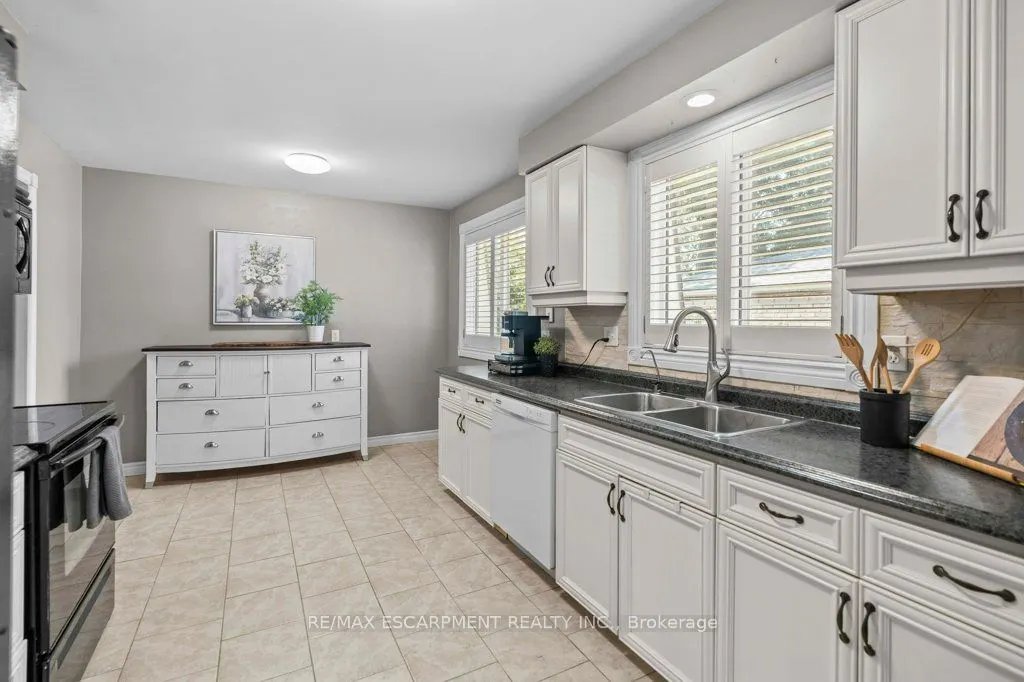 44 CEDARLAND Drive