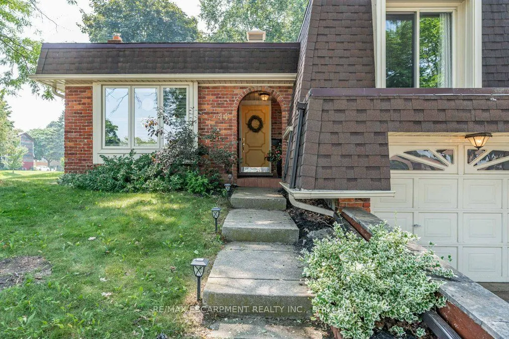 44 CEDARLAND Drive
