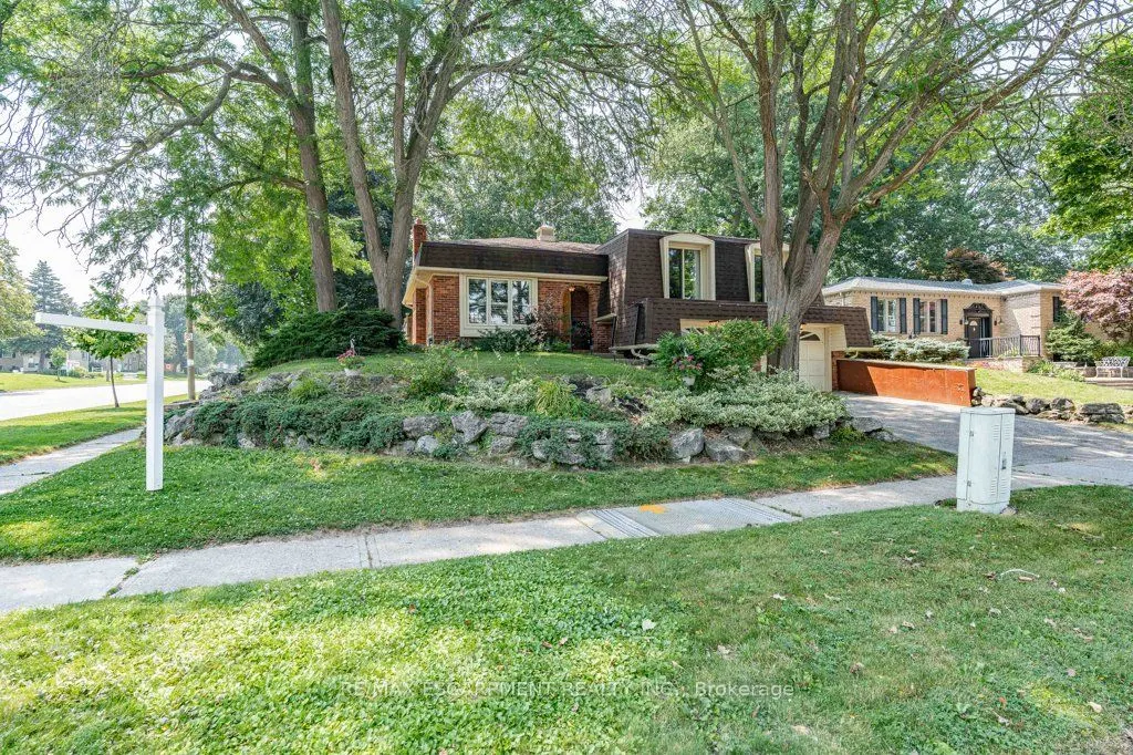 44 CEDARLAND Drive