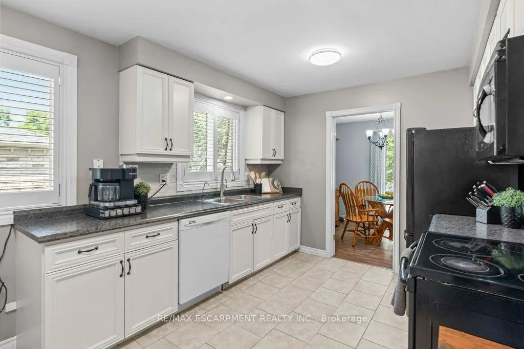 44 CEDARLAND Drive