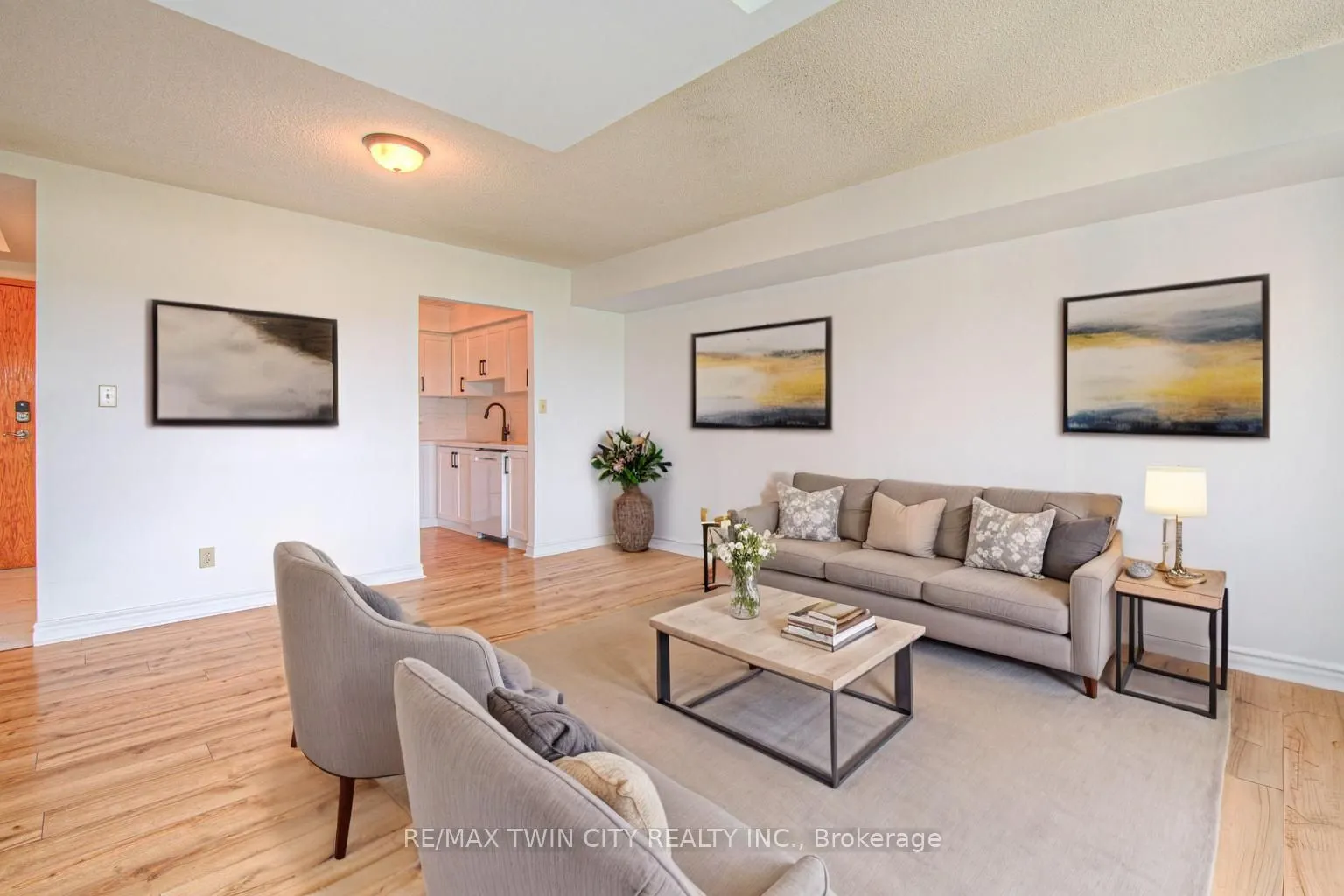 237 King Street W, #1207