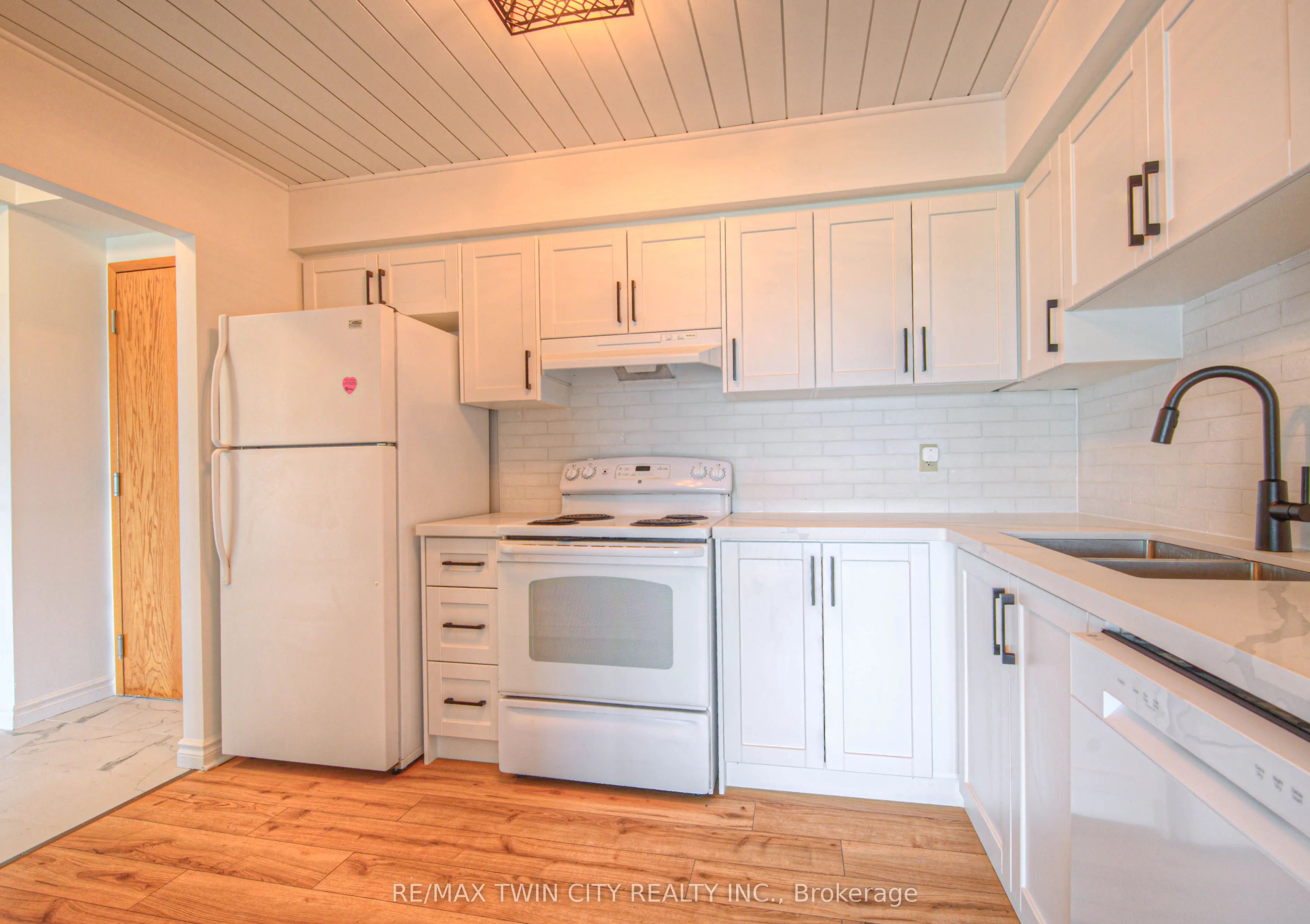 237 King Street W, #1207