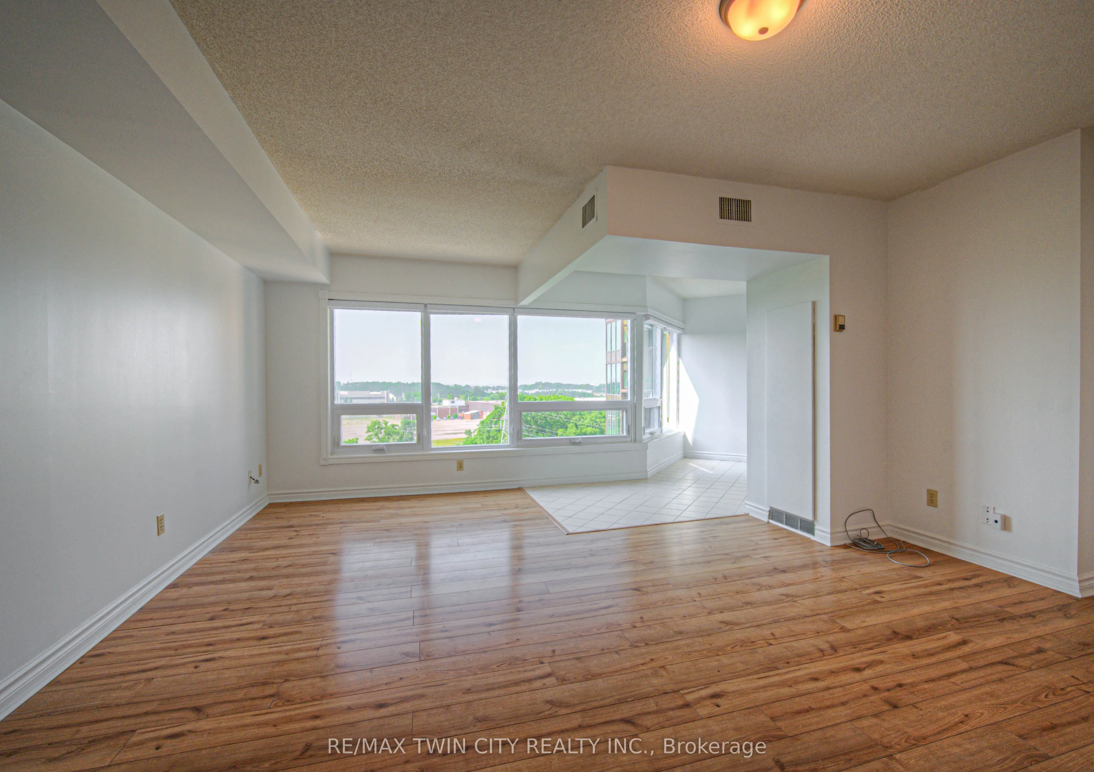 237 King Street W, #1207
