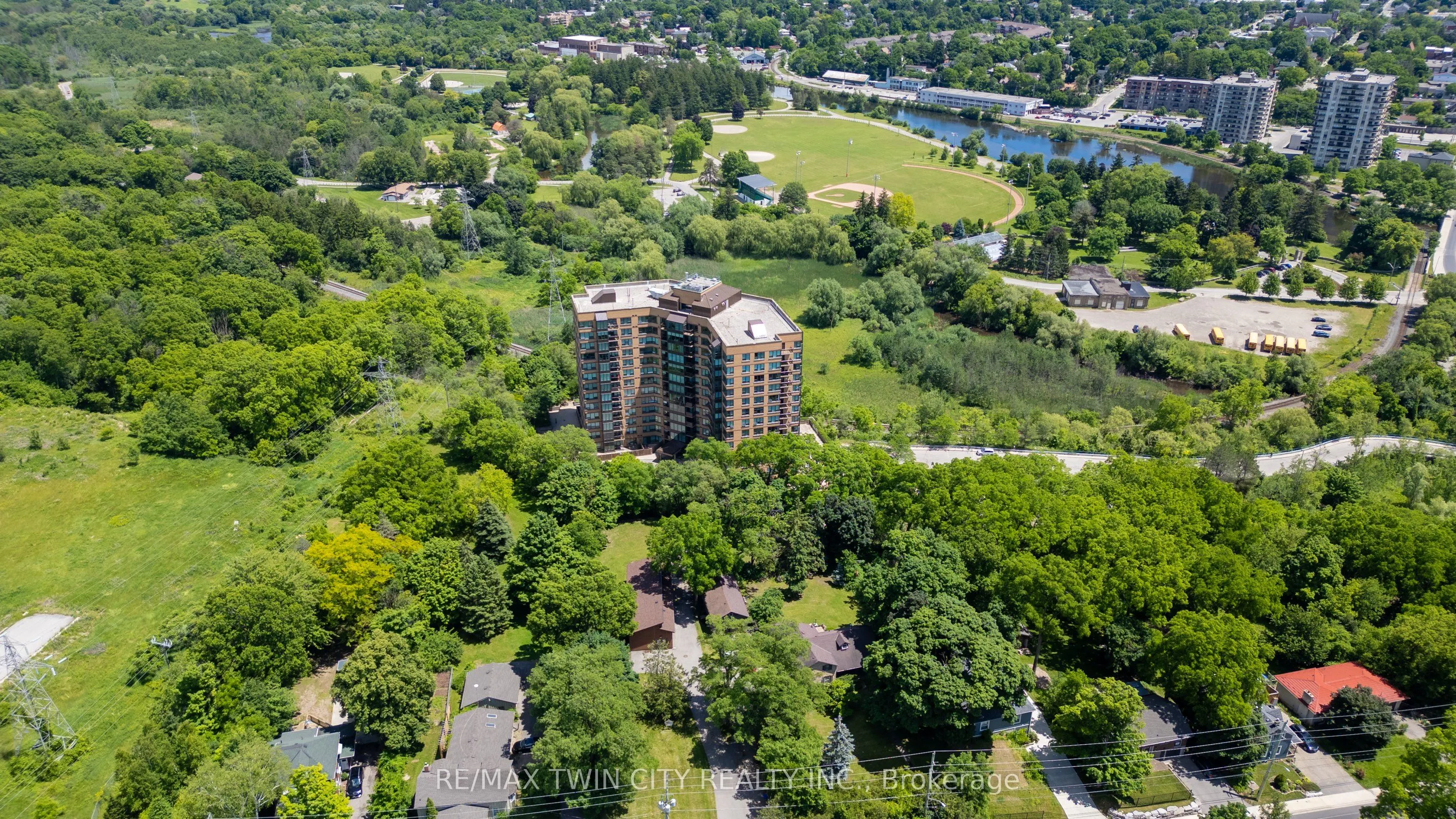 237 King Street W, #1207