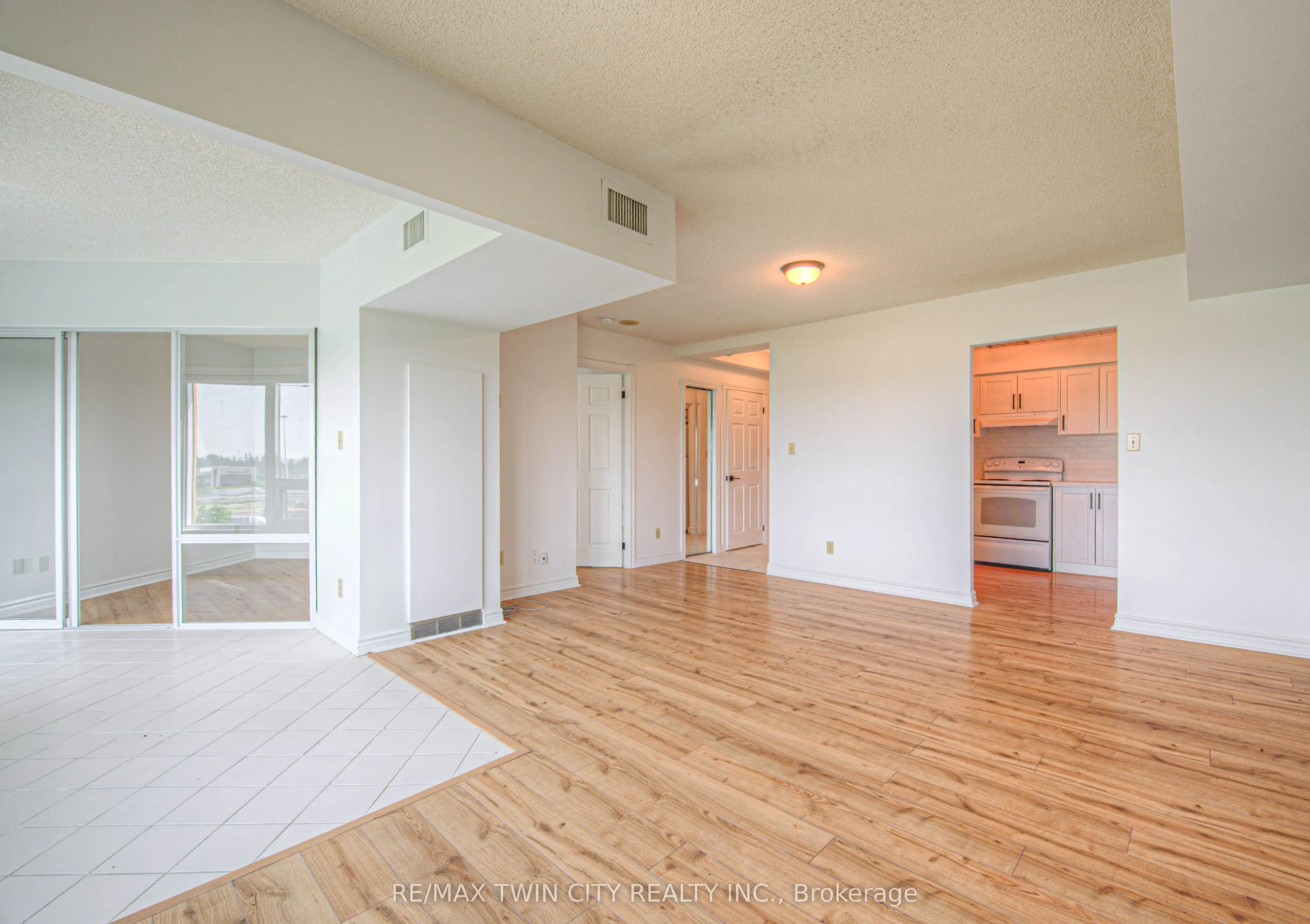 237 King Street W, #1207
