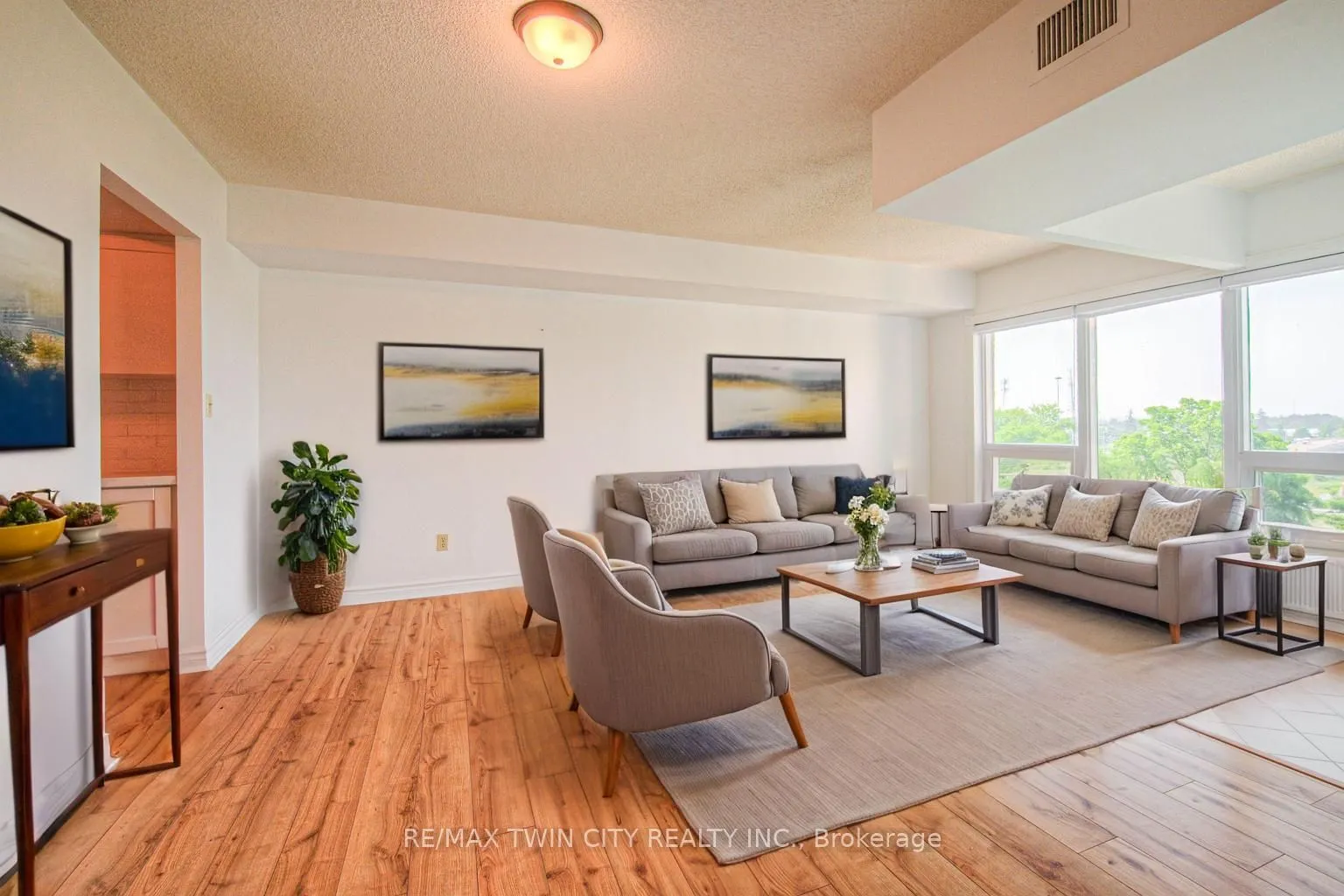 237 King Street W, #1207