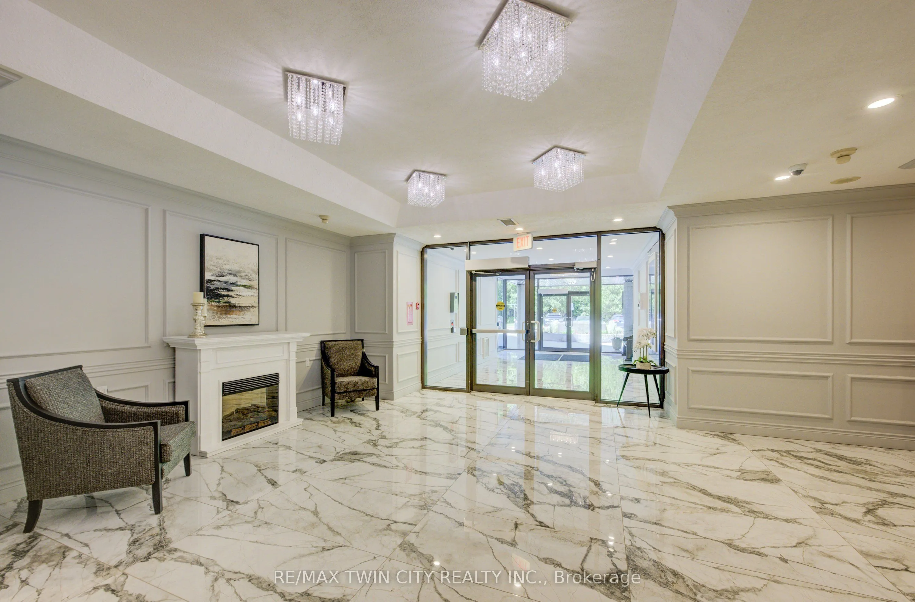 237 King Street W, #1207