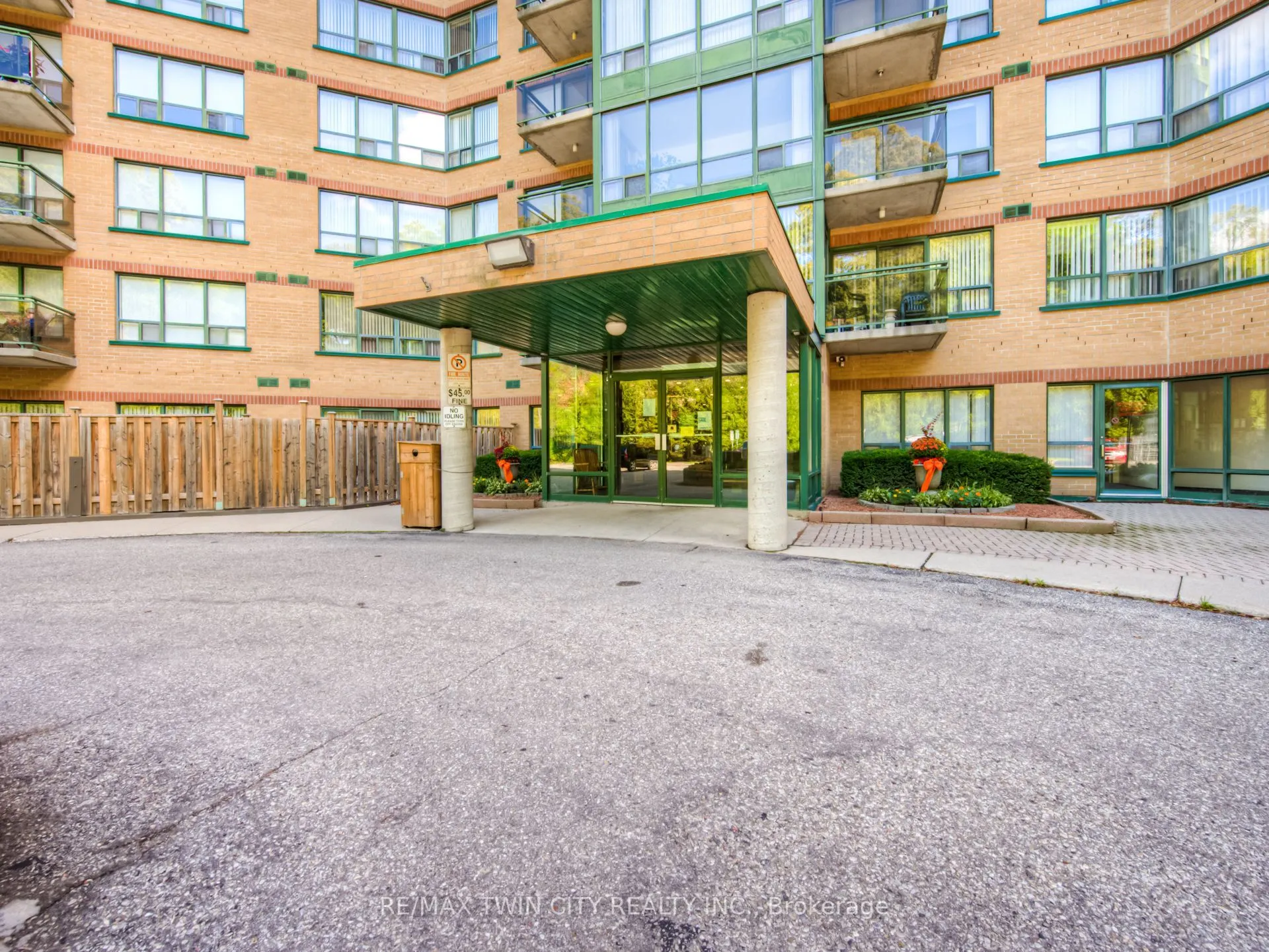 237 King Street W, #1207