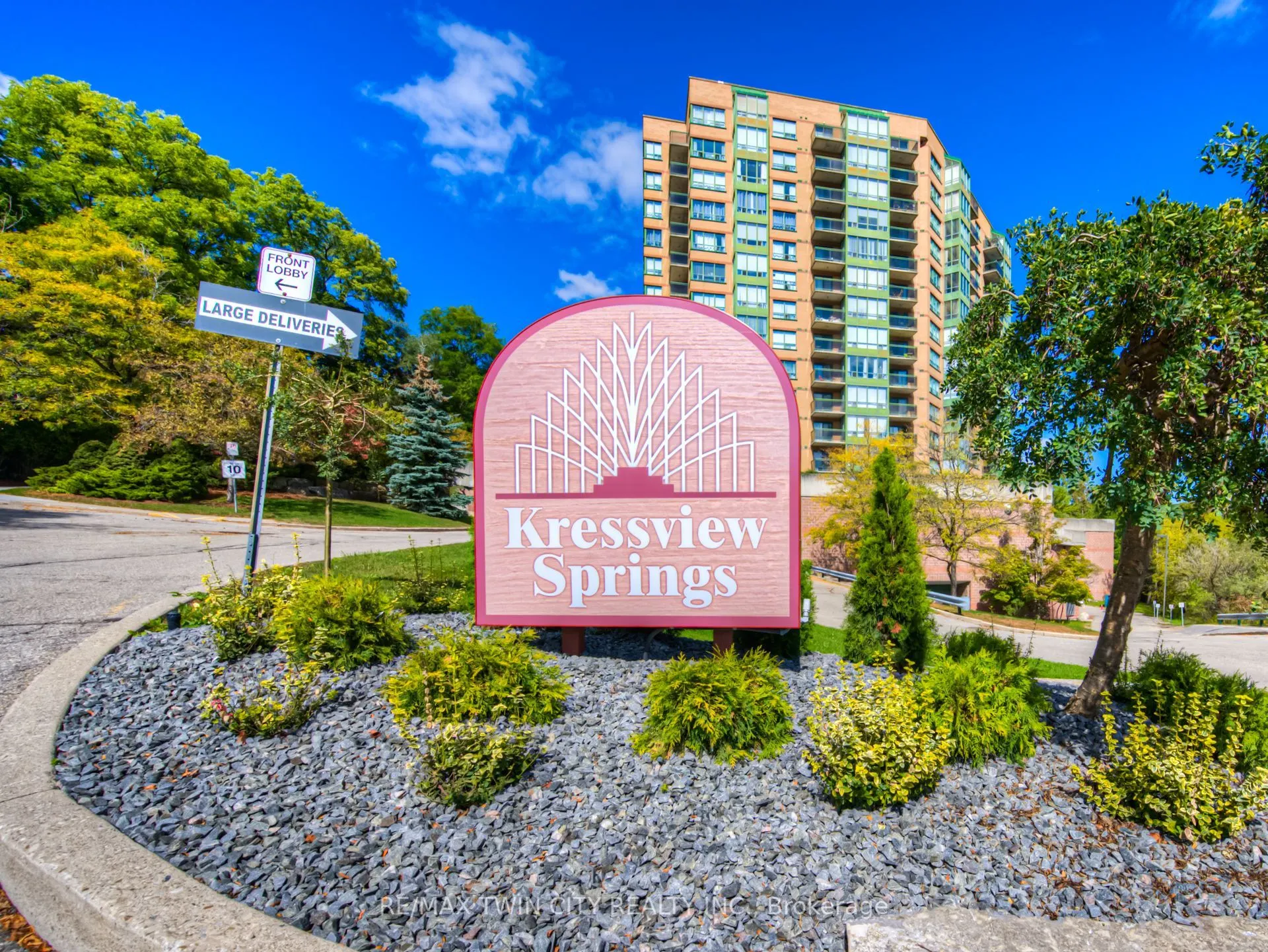 237 King Street W, #1207