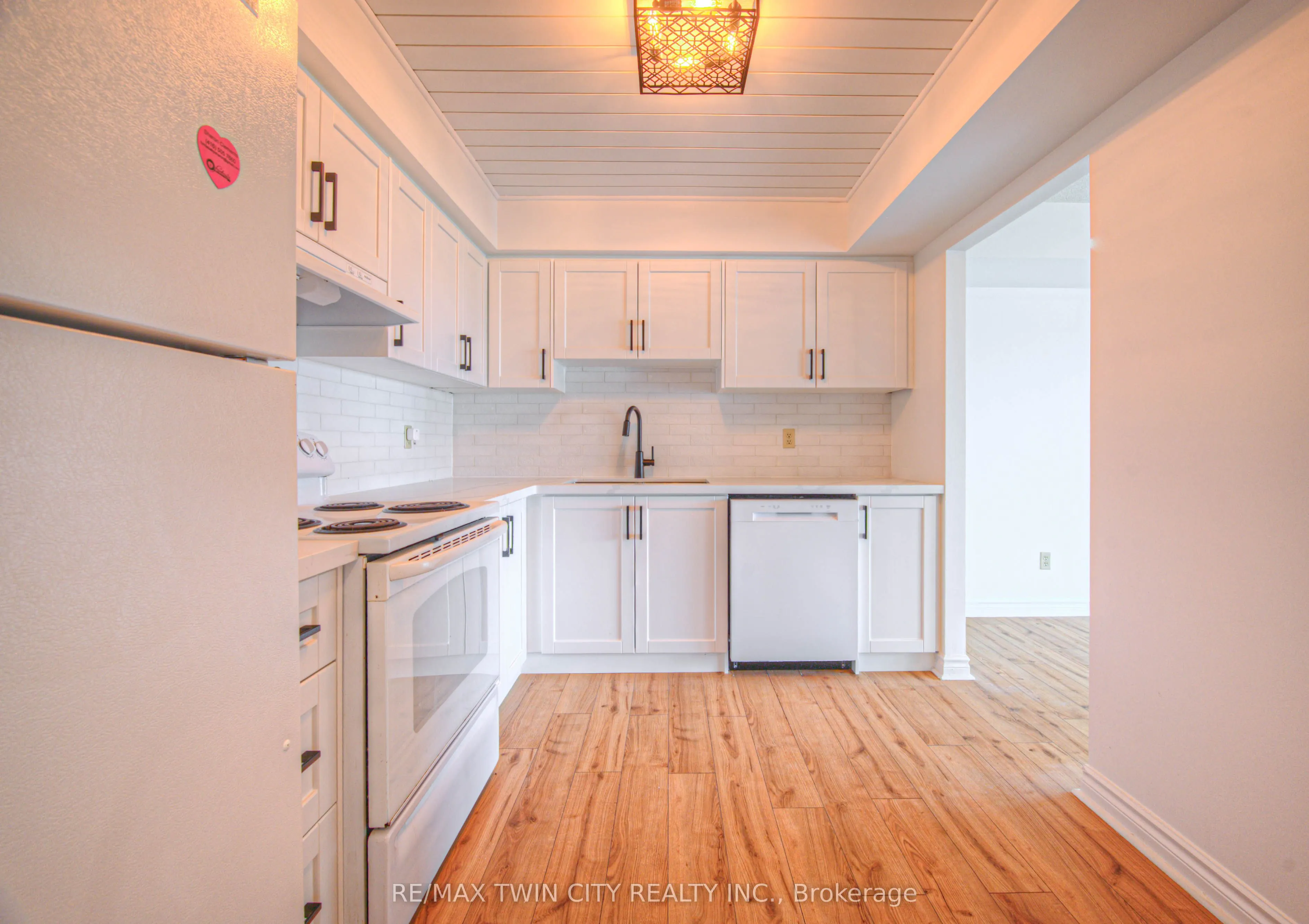 237 King Street W, #1207