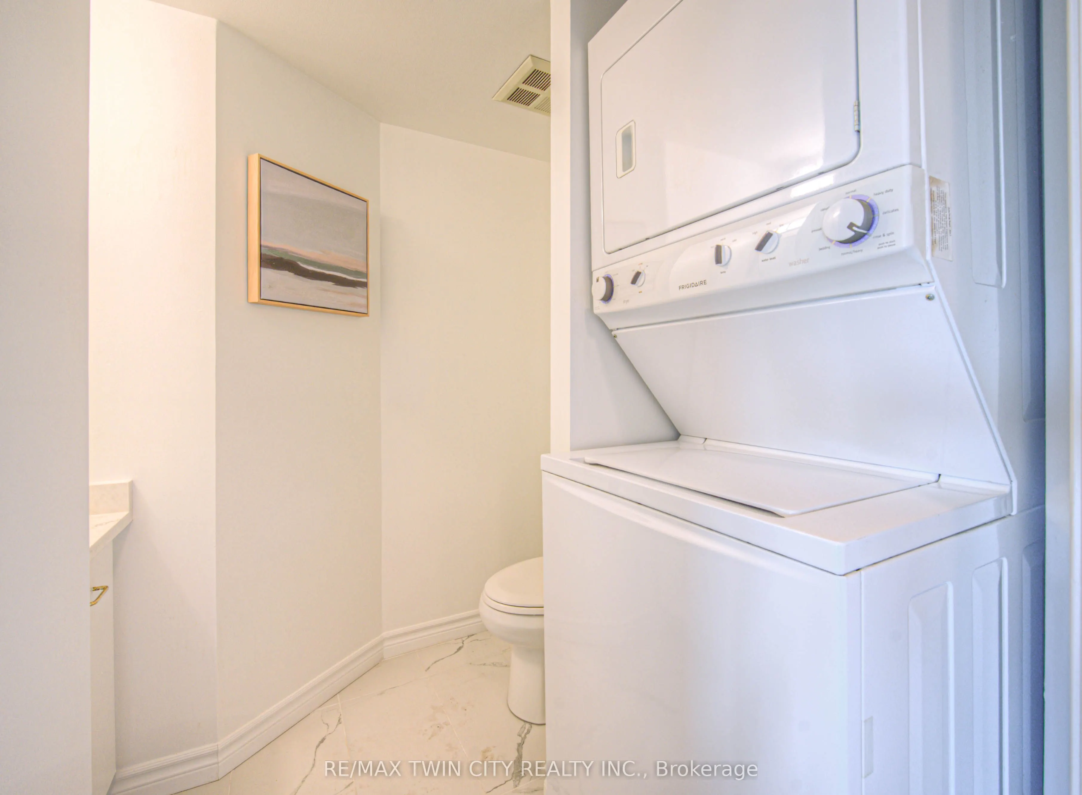 237 King Street W, #1207