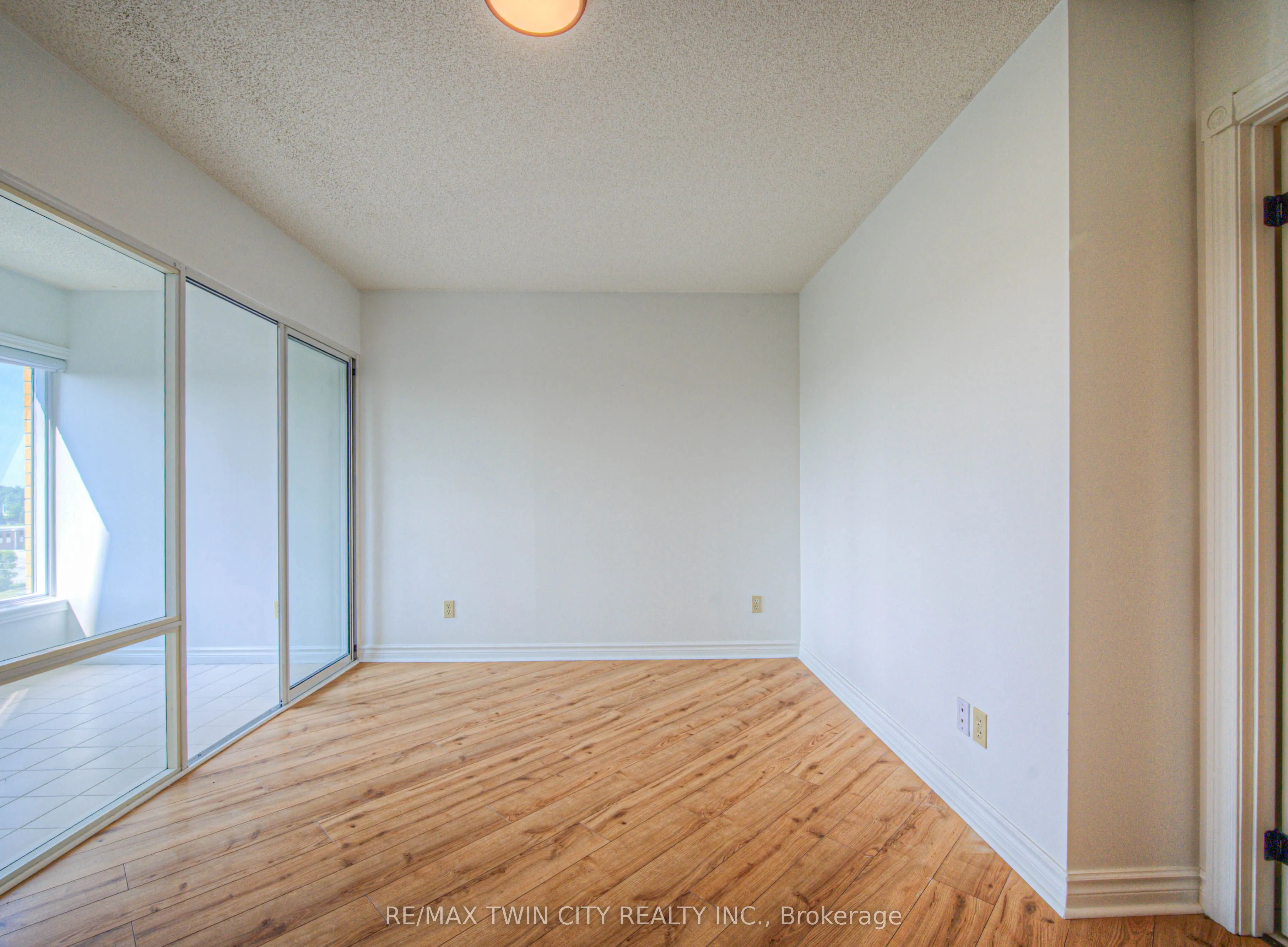 237 King Street W, #1207
