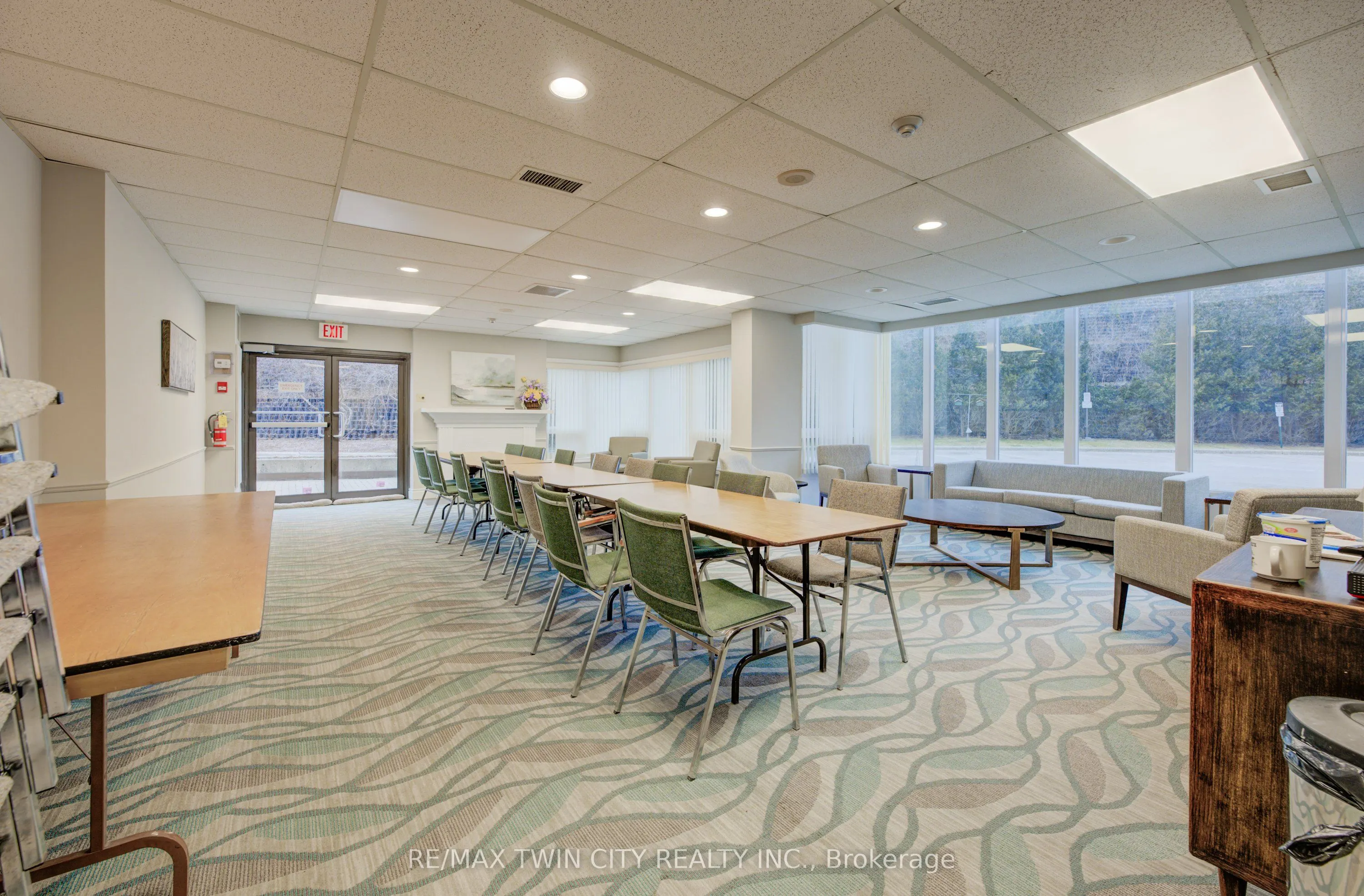 237 King Street W, #1207