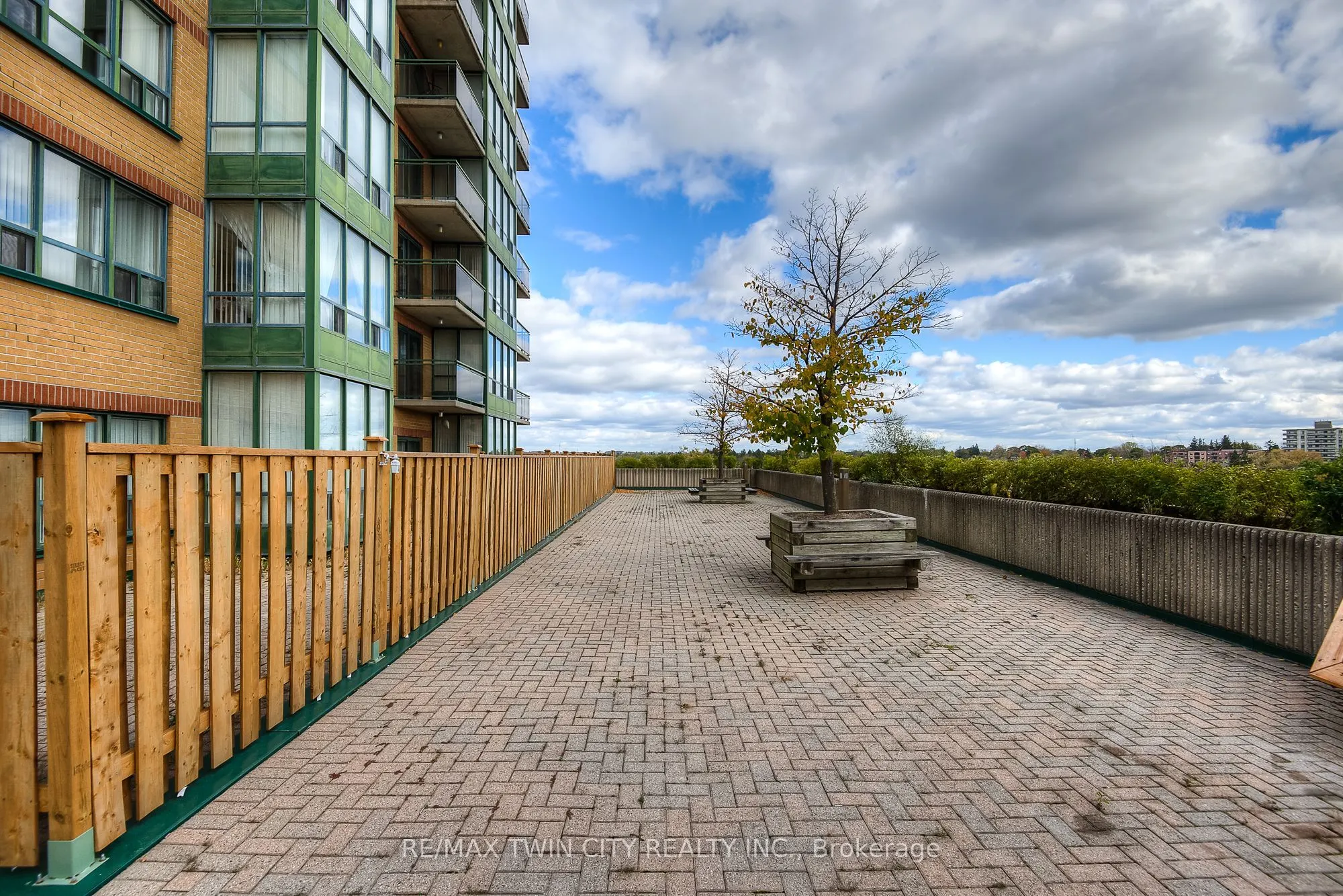 237 King Street W, #1207