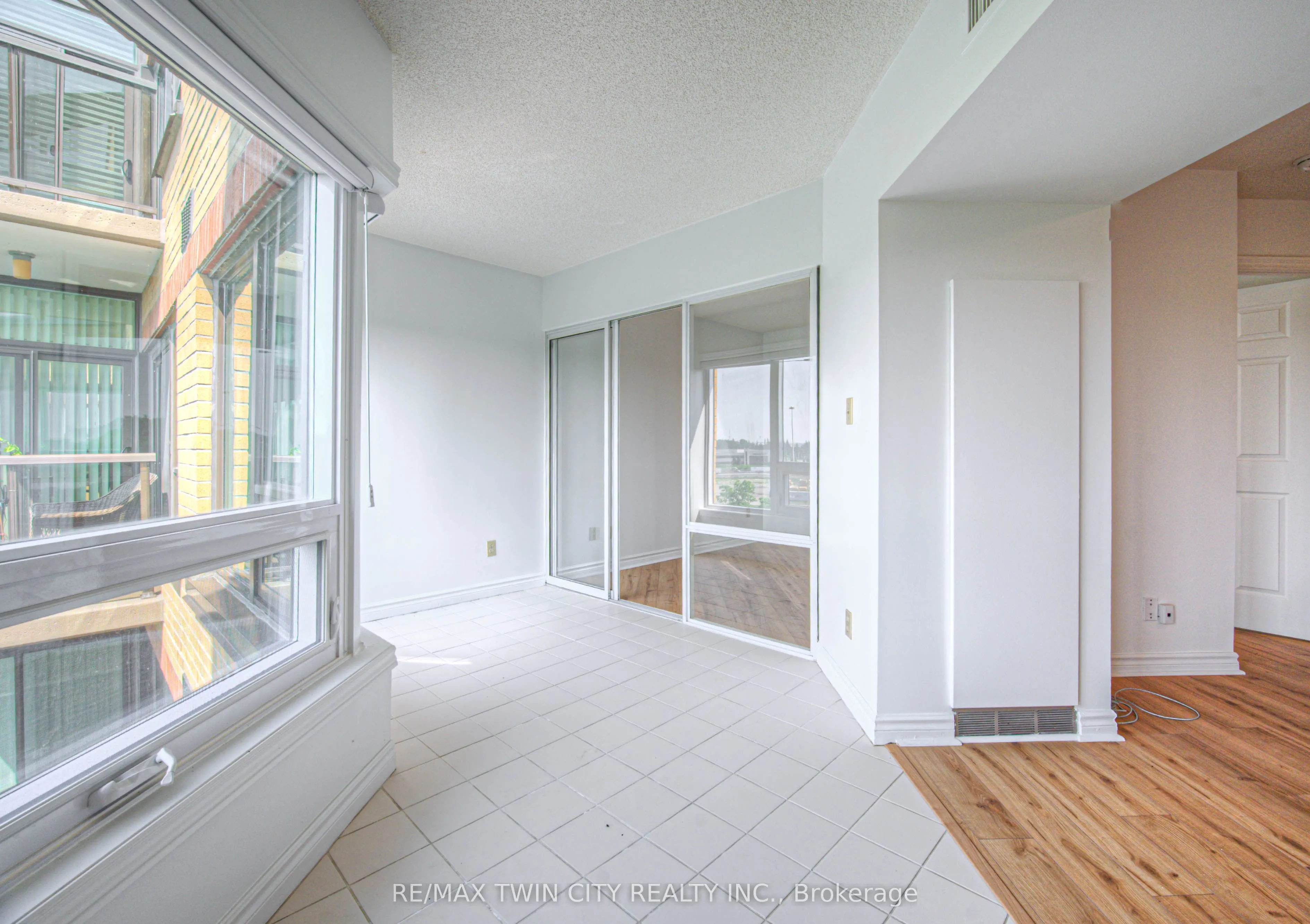 237 King Street W, #1207