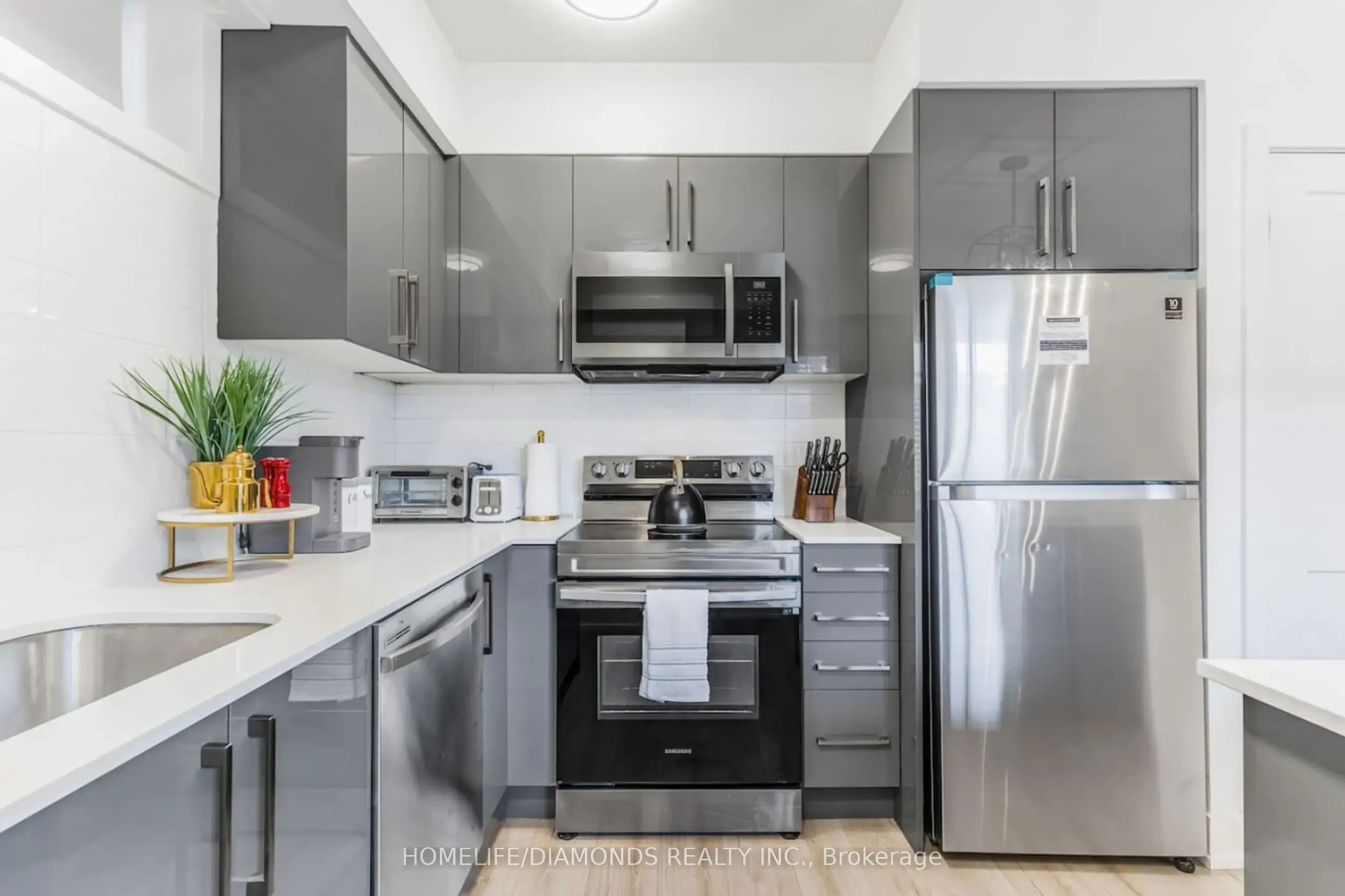 6065 MCLEOD Road, #101