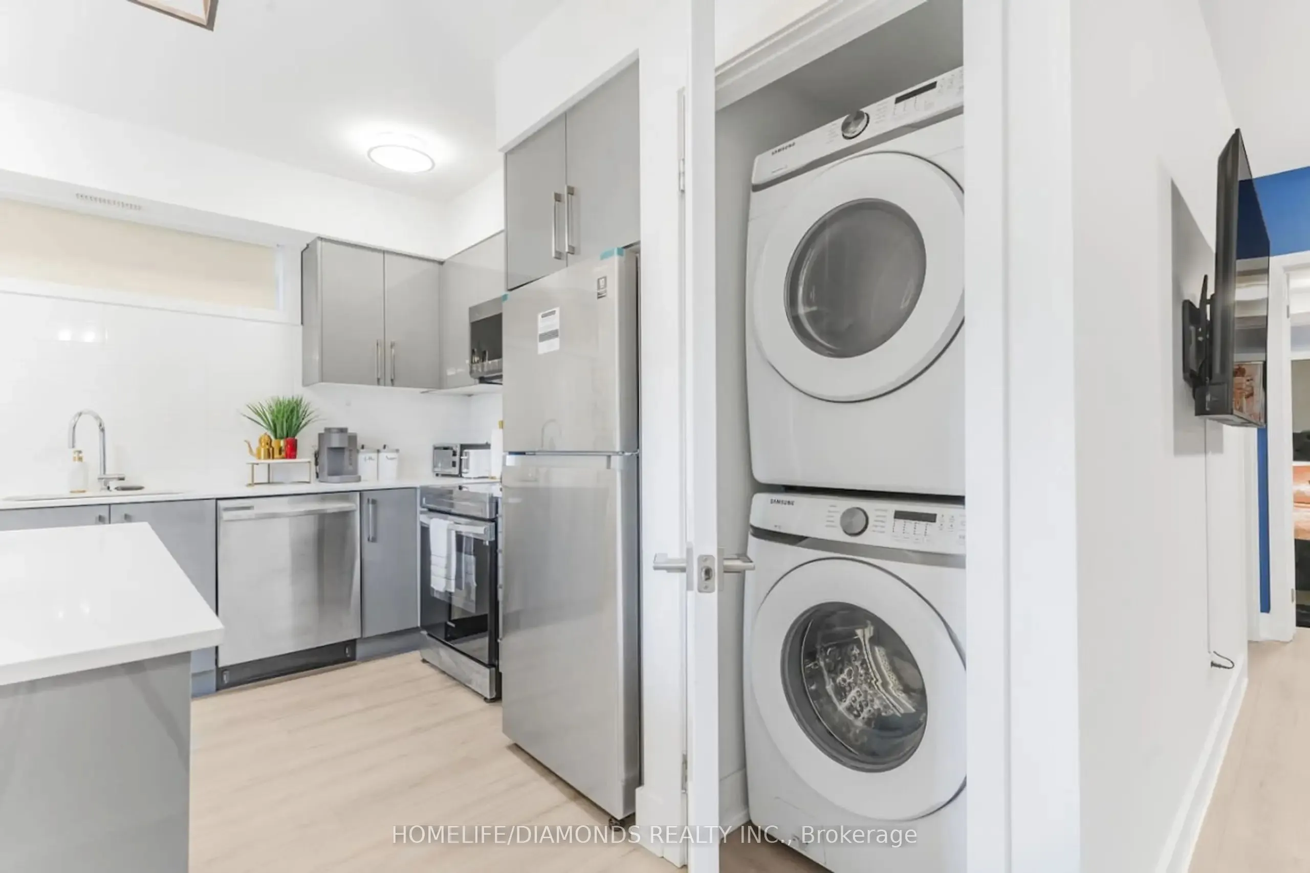 6065 MCLEOD Road, #101
