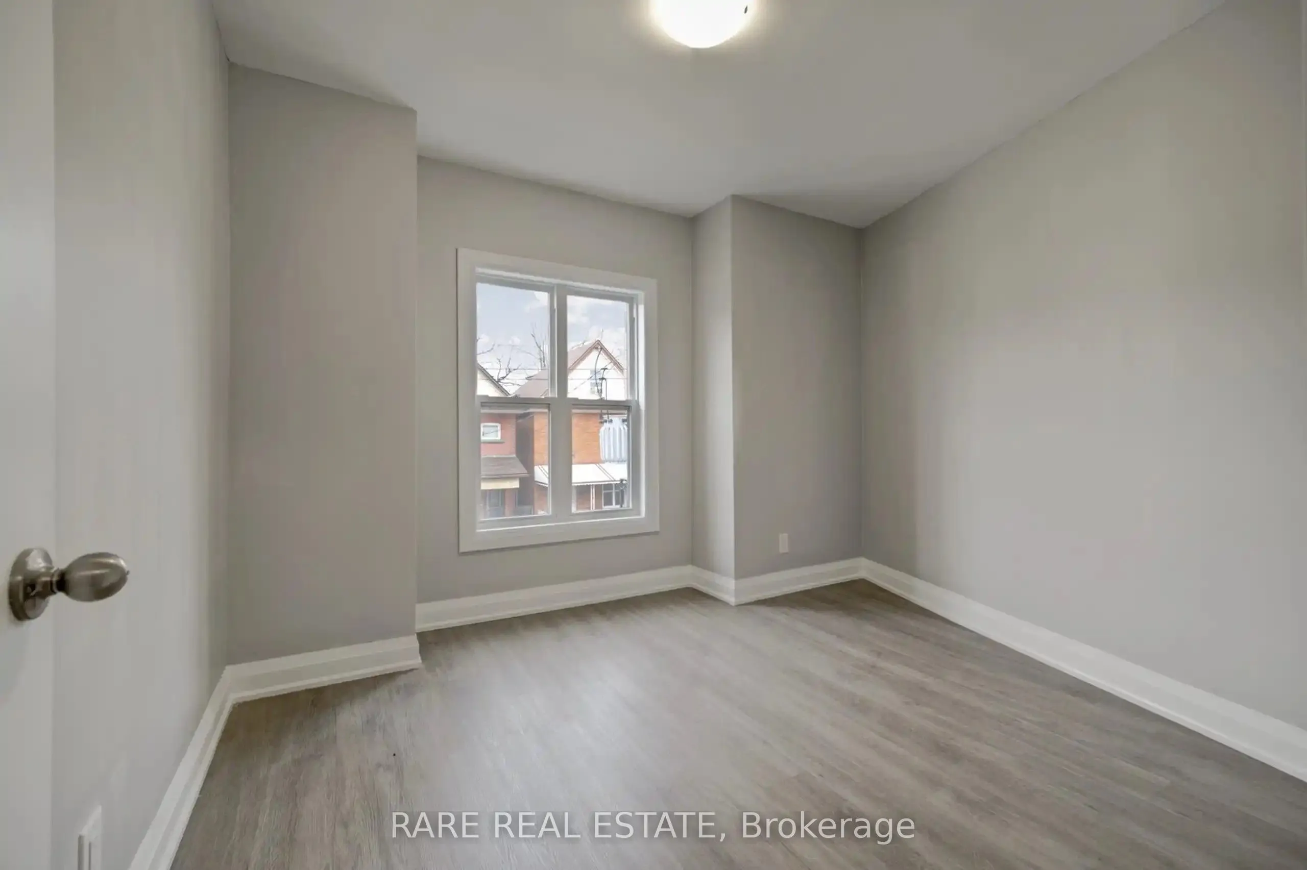26 Fairleigh Avenue N