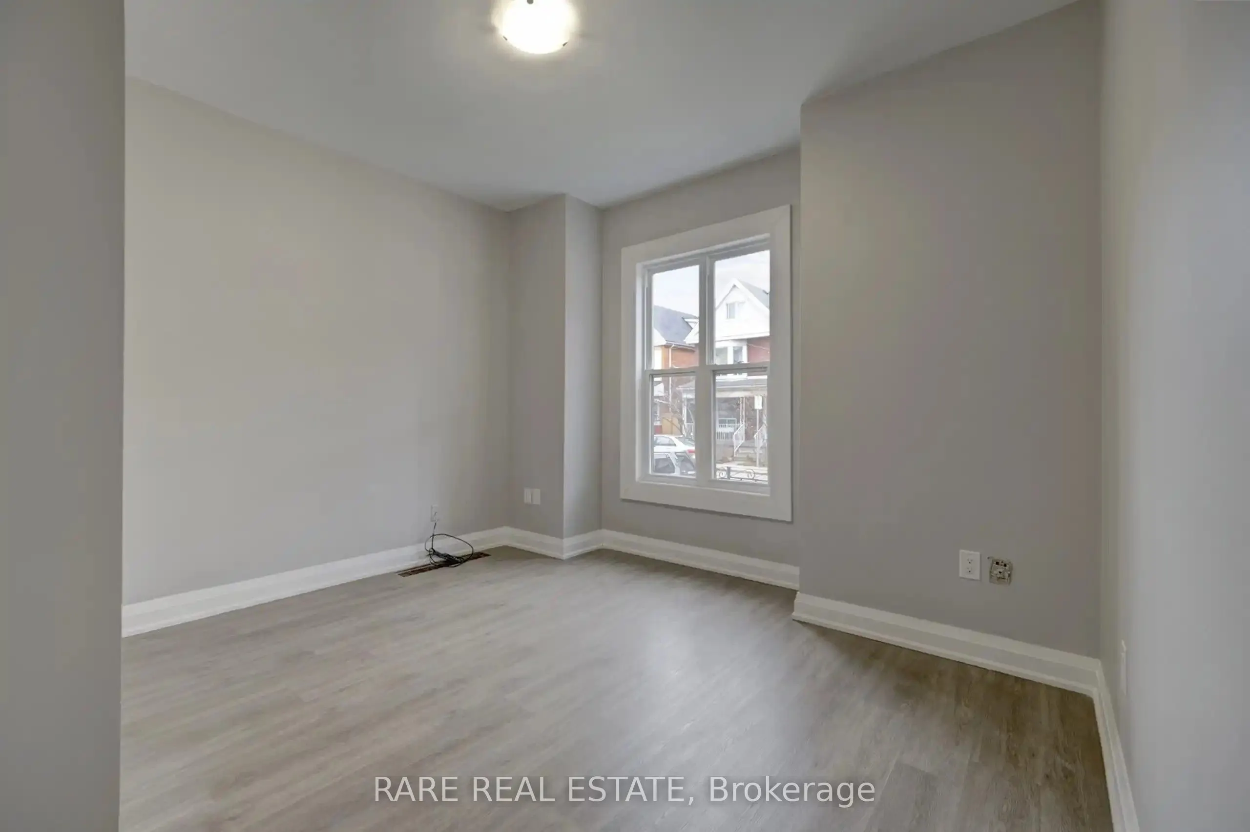 26 Fairleigh Avenue N