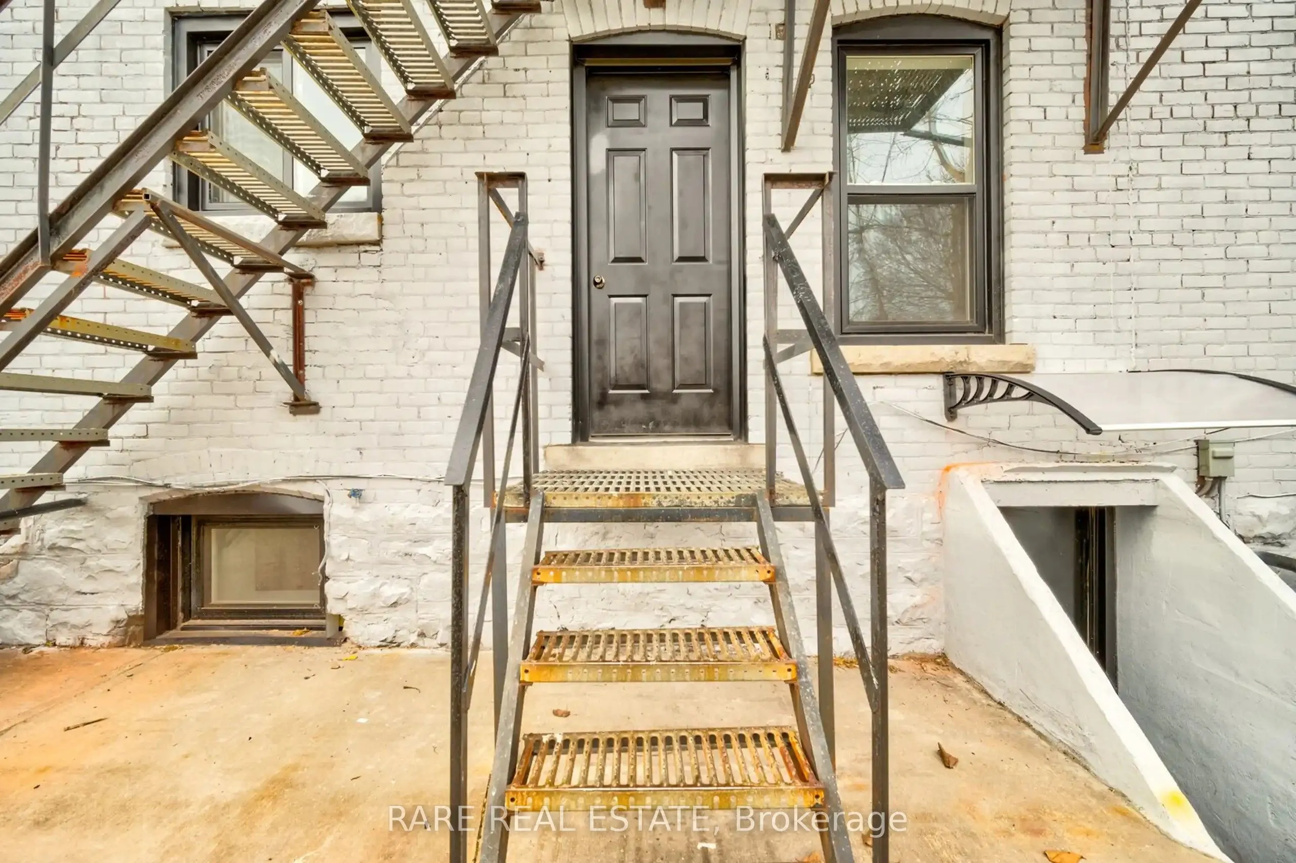 26 Fairleigh Avenue N
