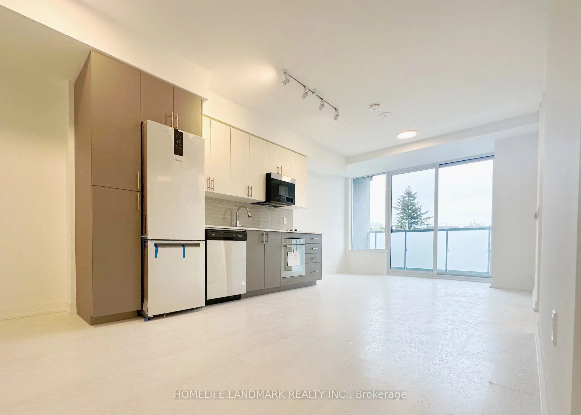 415 Main Street W #307