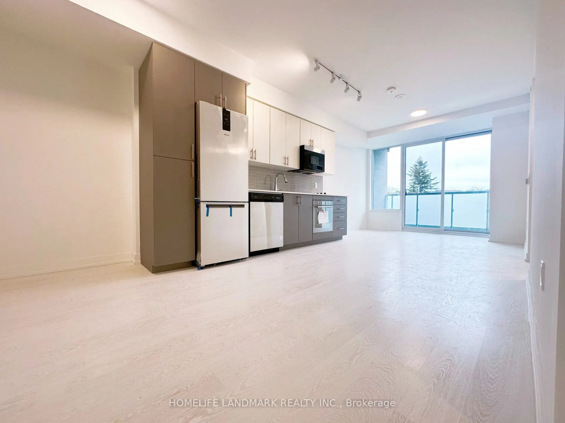 415 Main Street W #307
