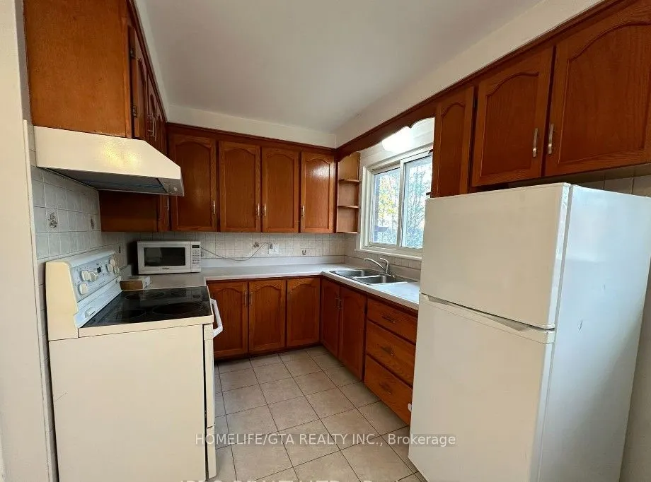20 Highland Road W