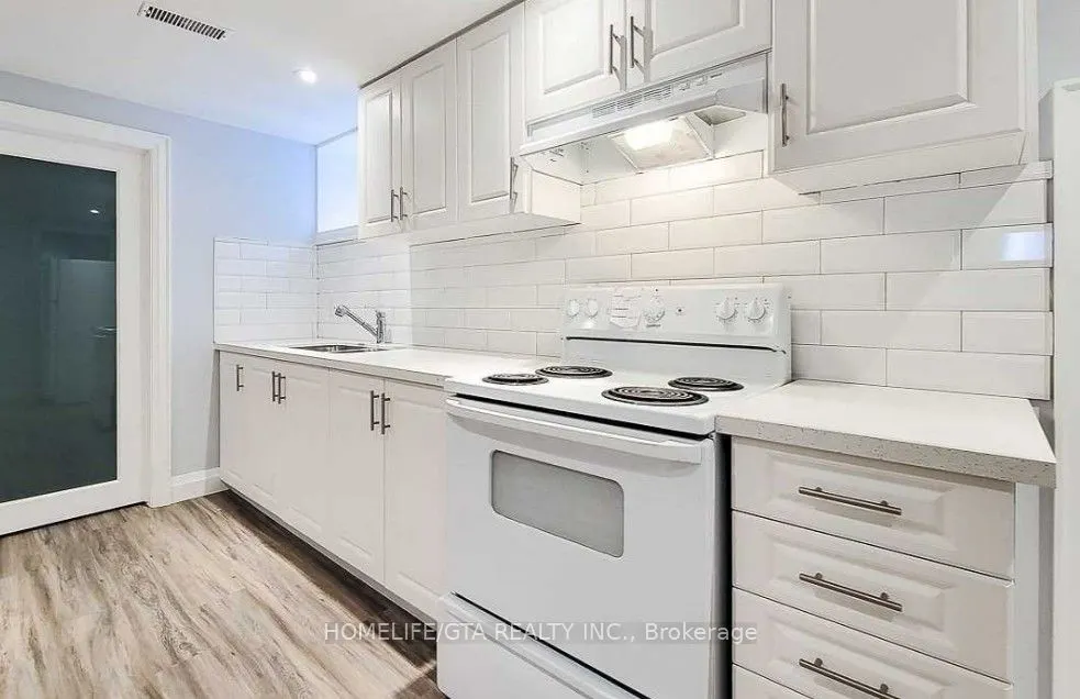 20 Highland Road W