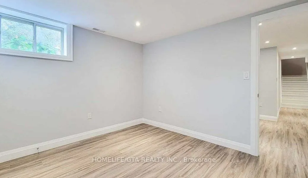 20 Highland Road W