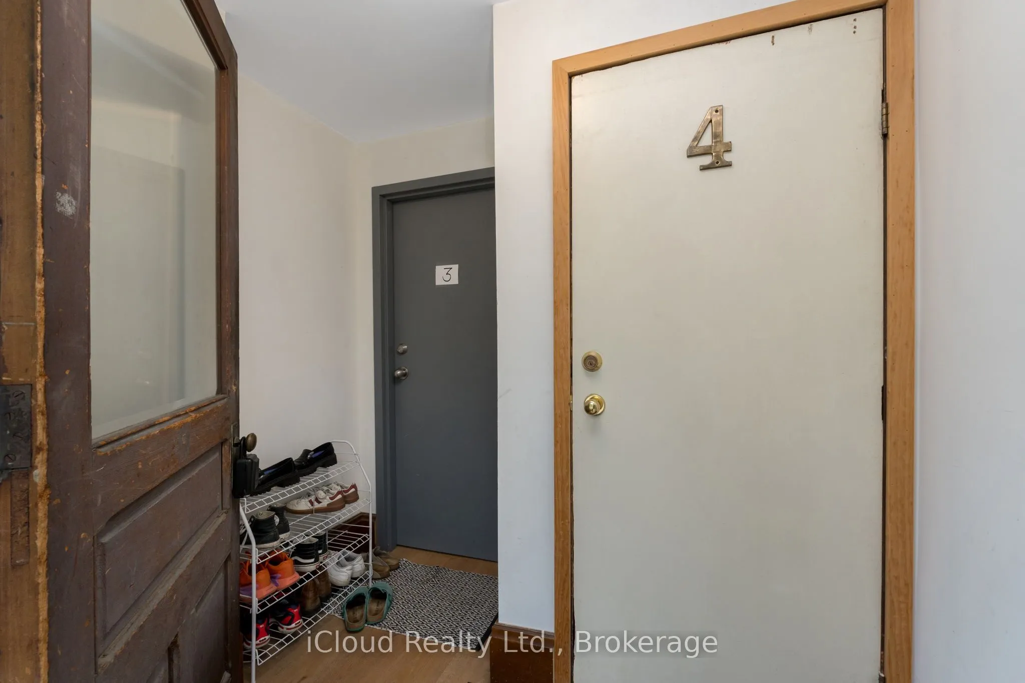 14 Young Street W