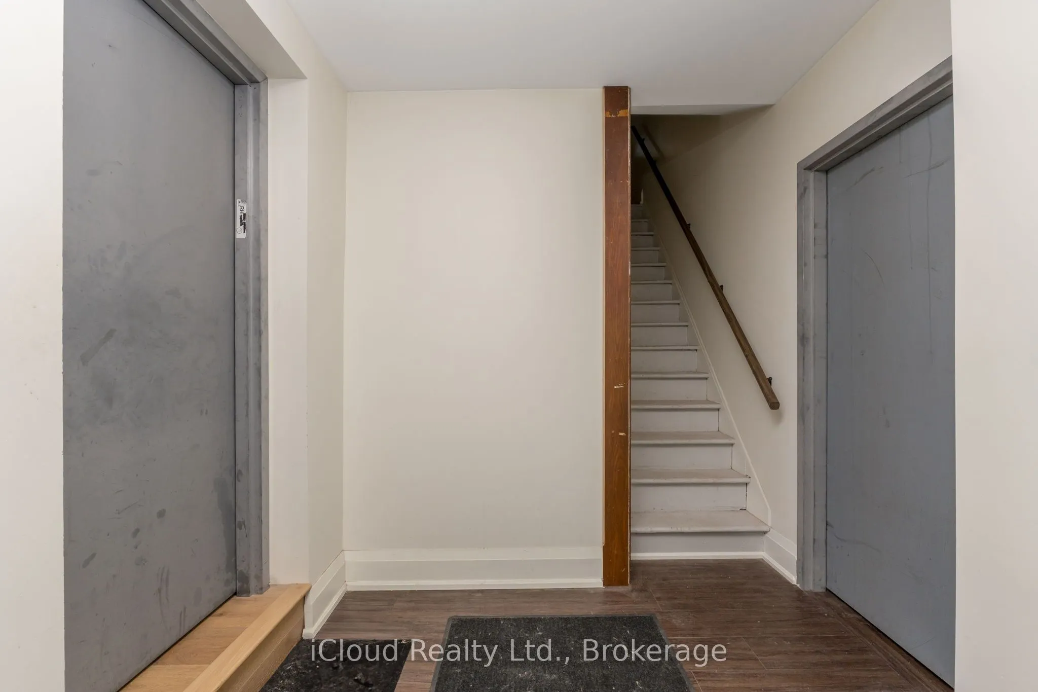 14 Young Street W