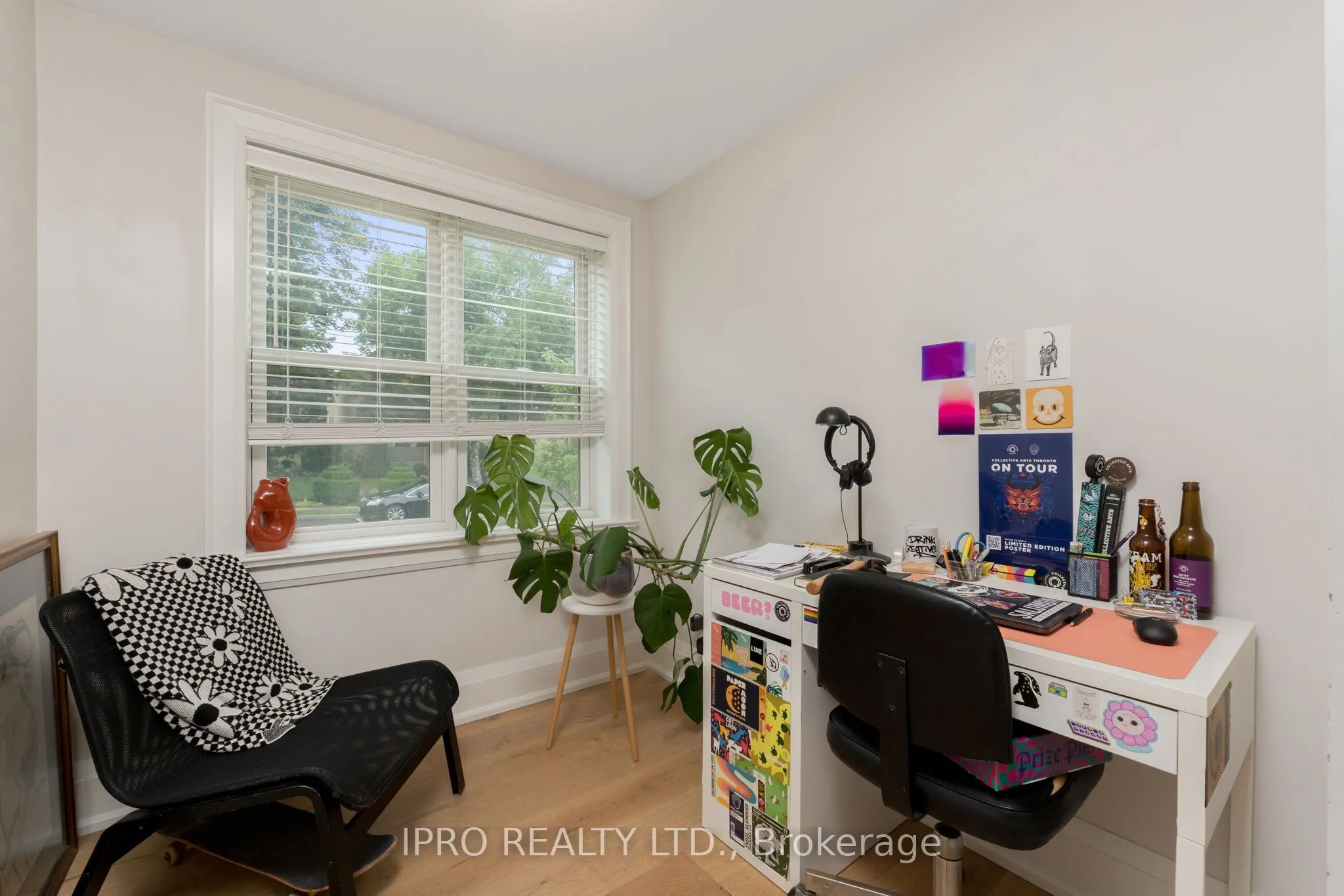 14 Young Street W