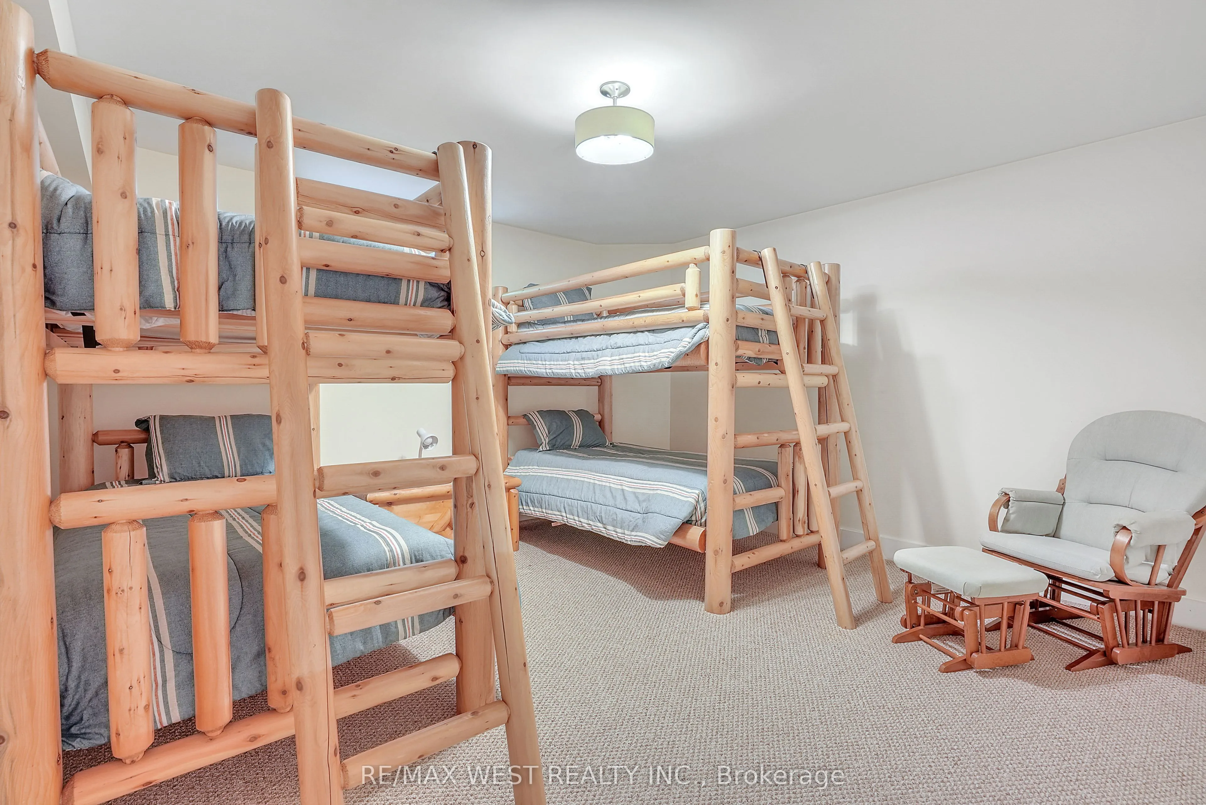 8 Westwind Court