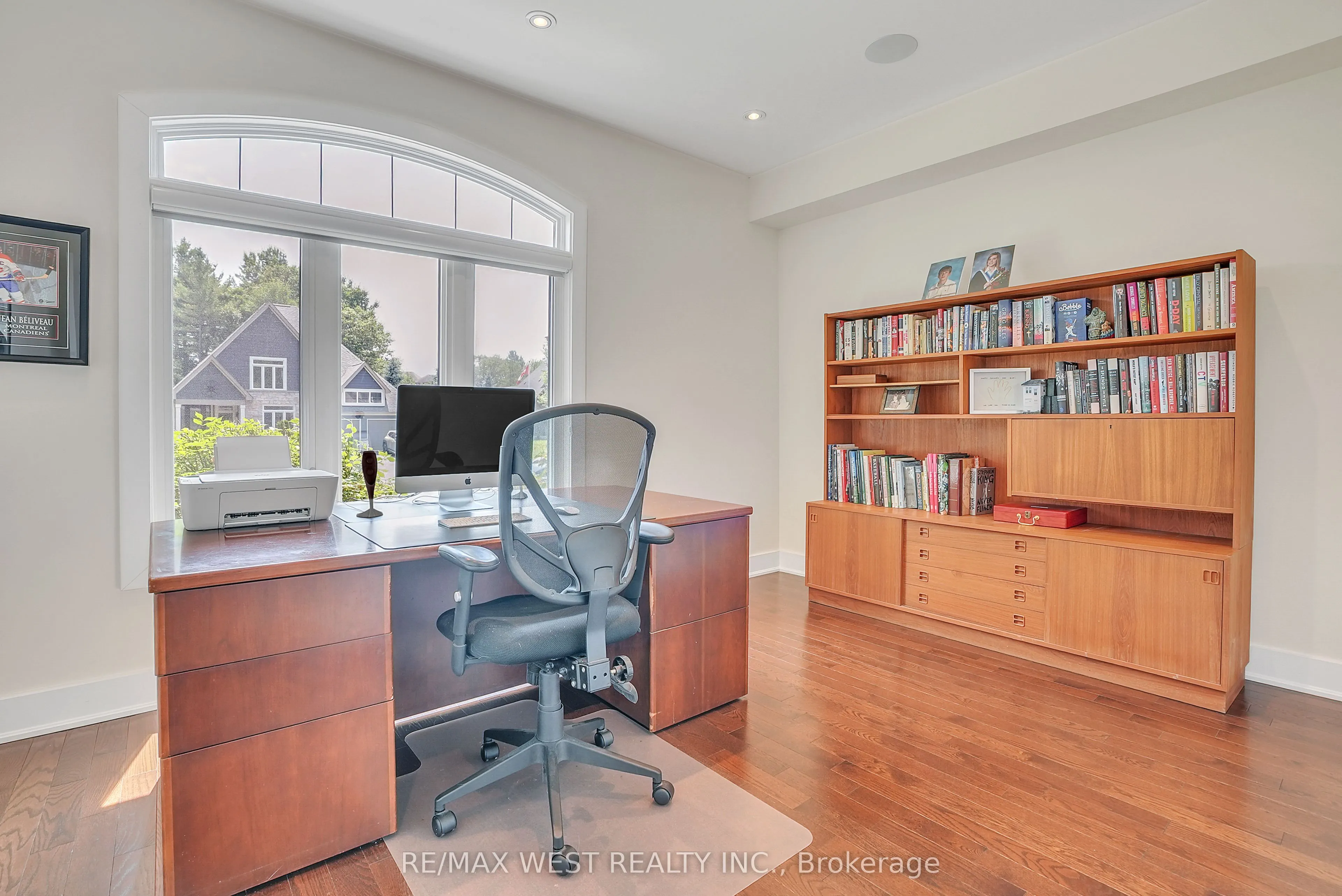 8 Westwind Court