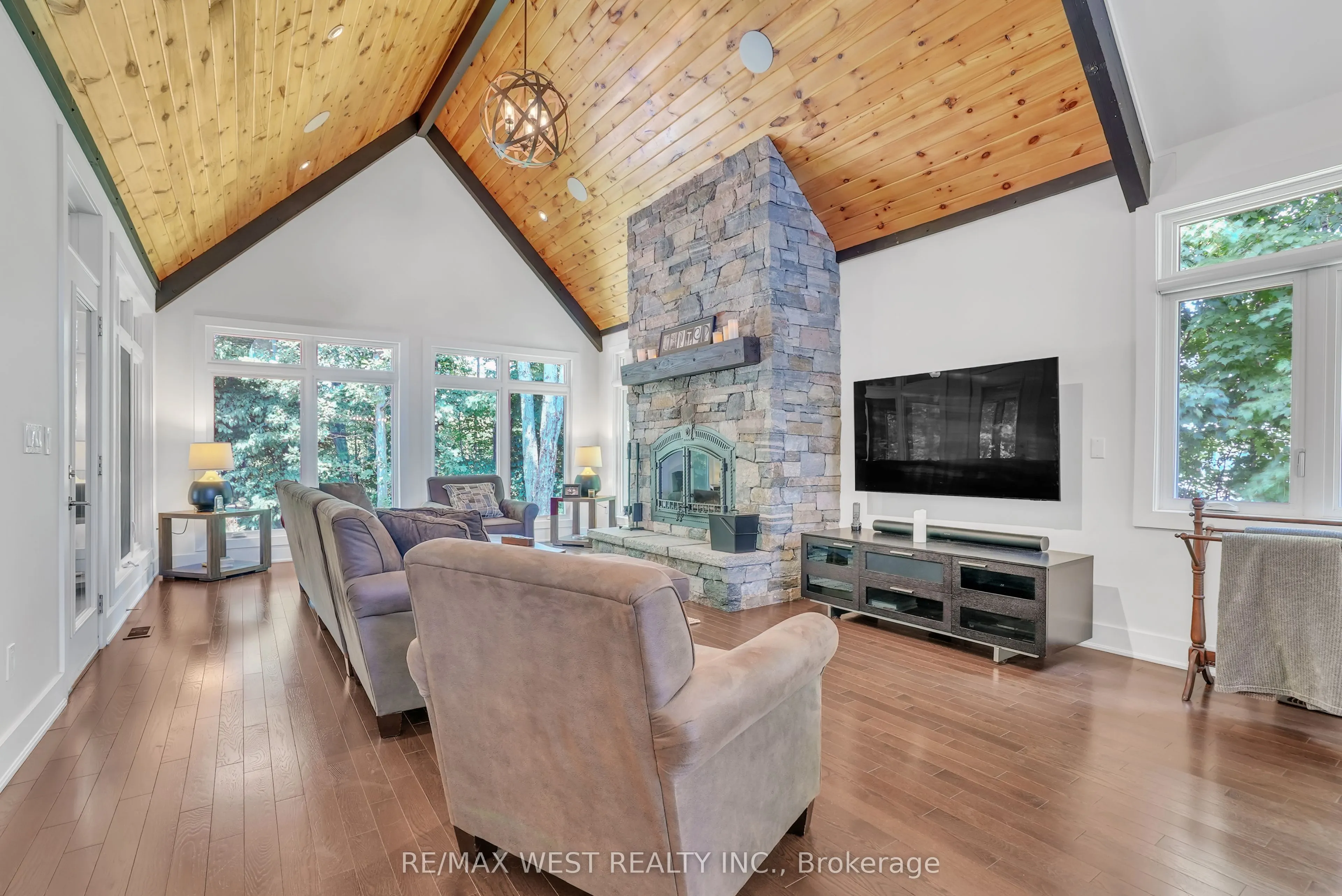 8 Westwind Court