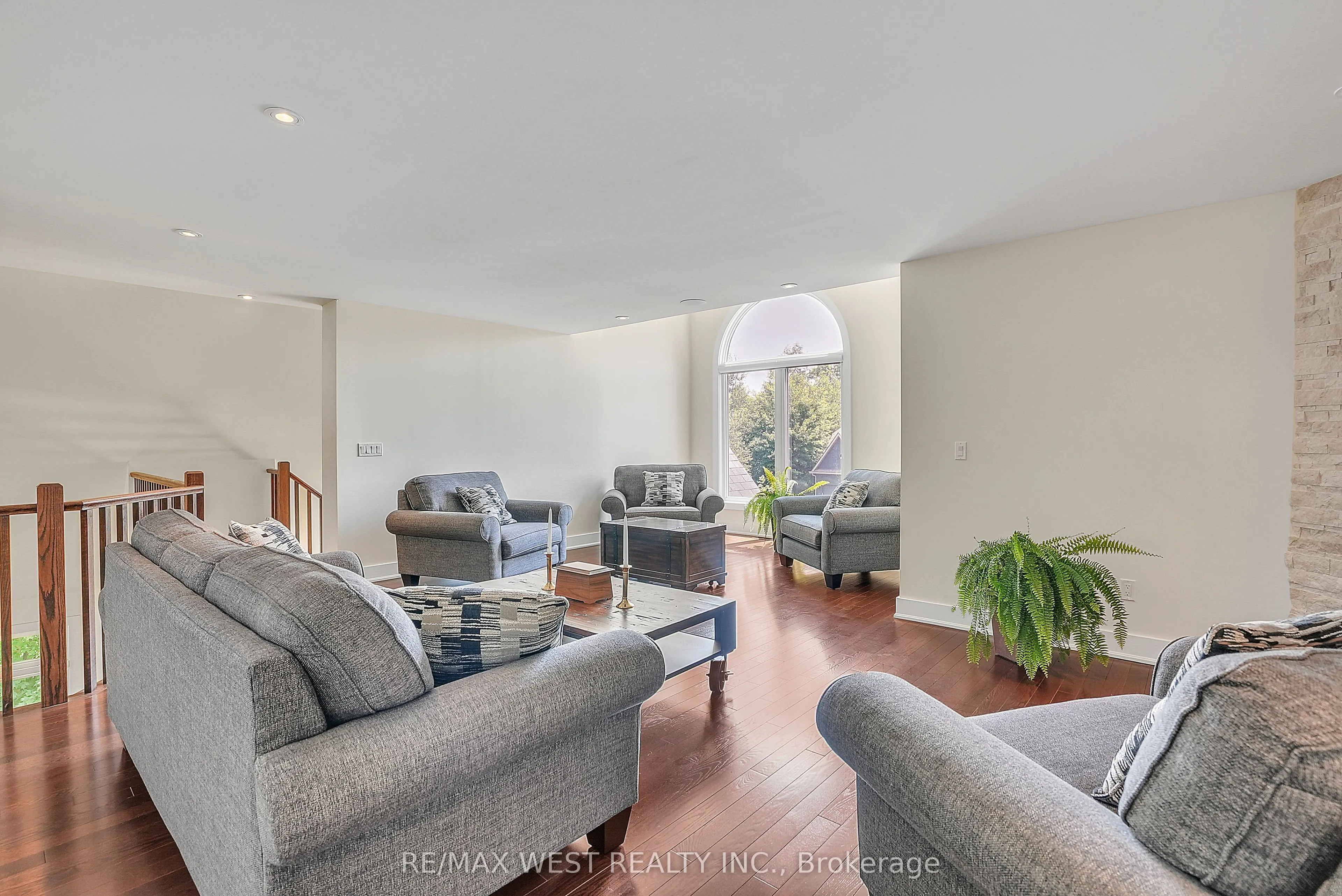 8 Westwind Court