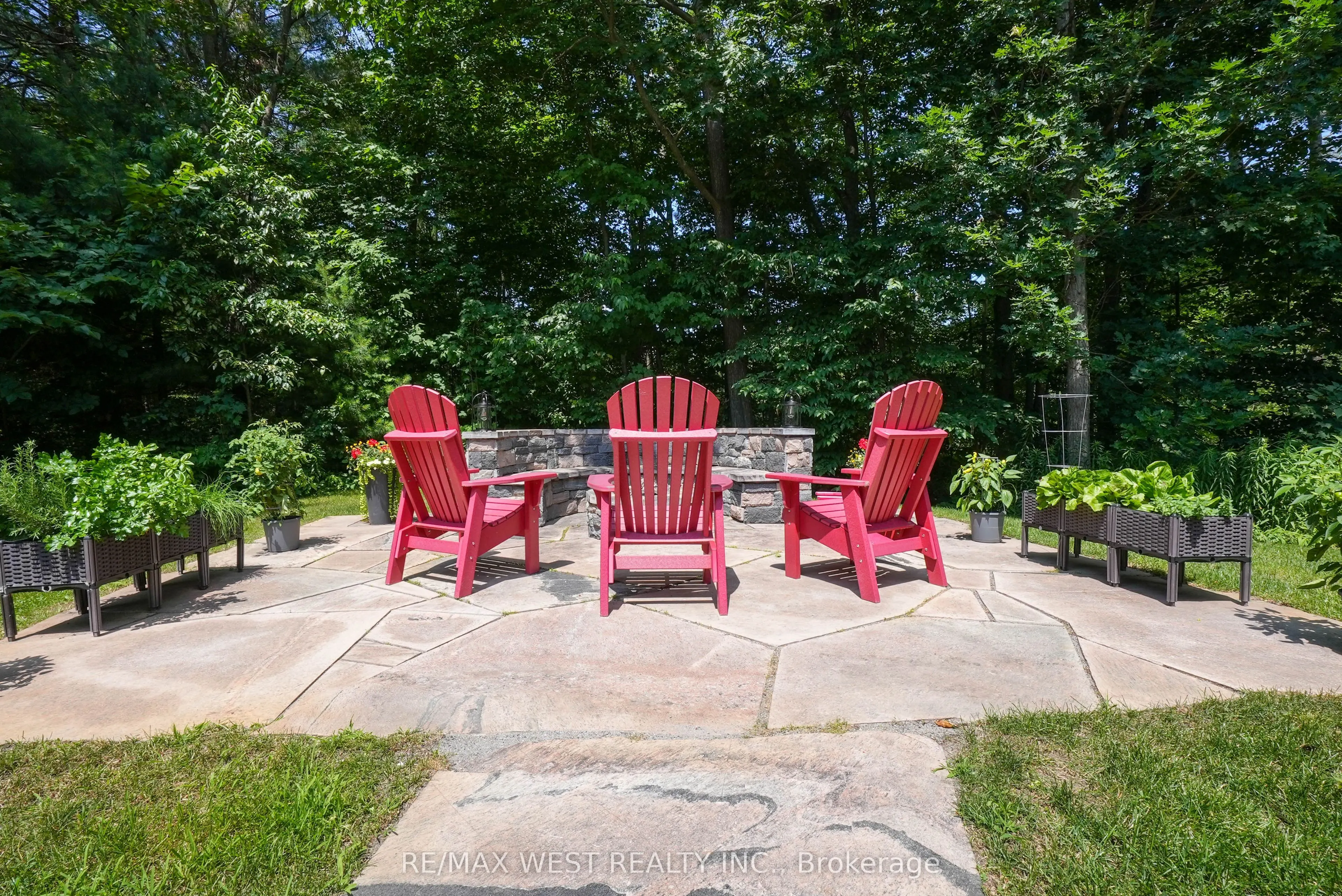 8 Westwind Court