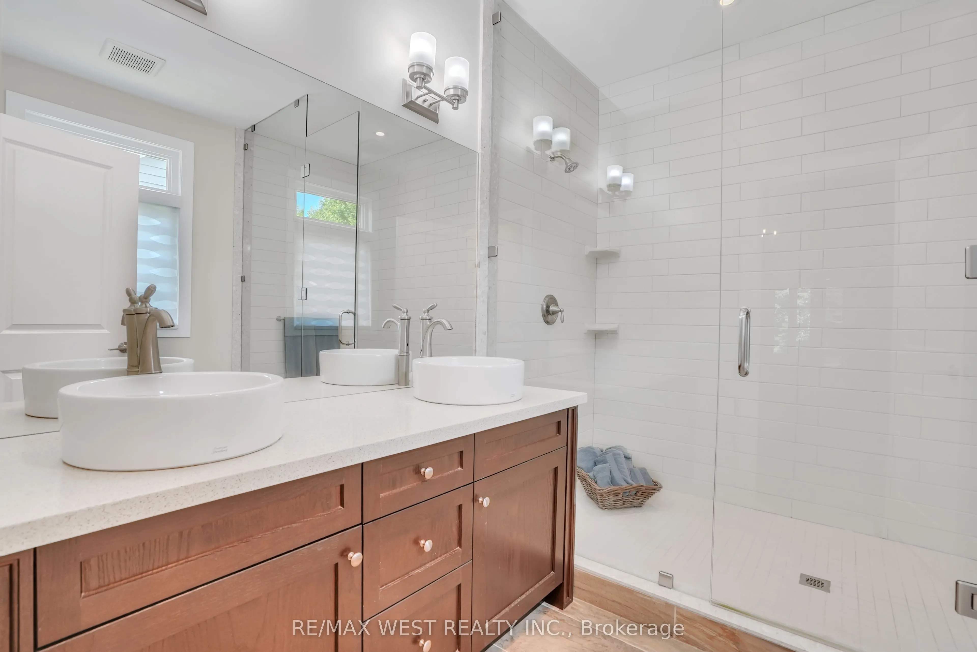 8 Westwind Court