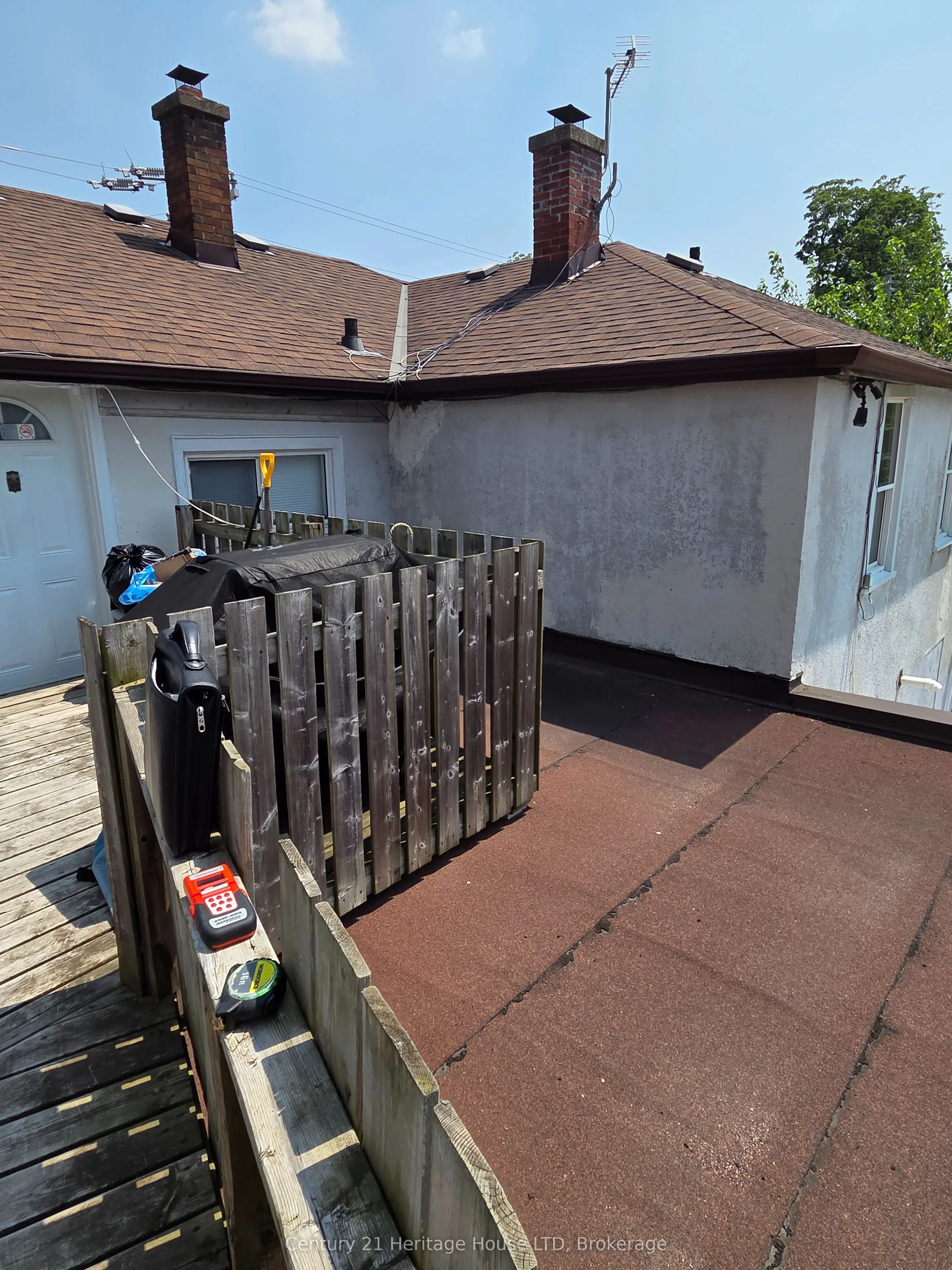 33 Pine Street S
