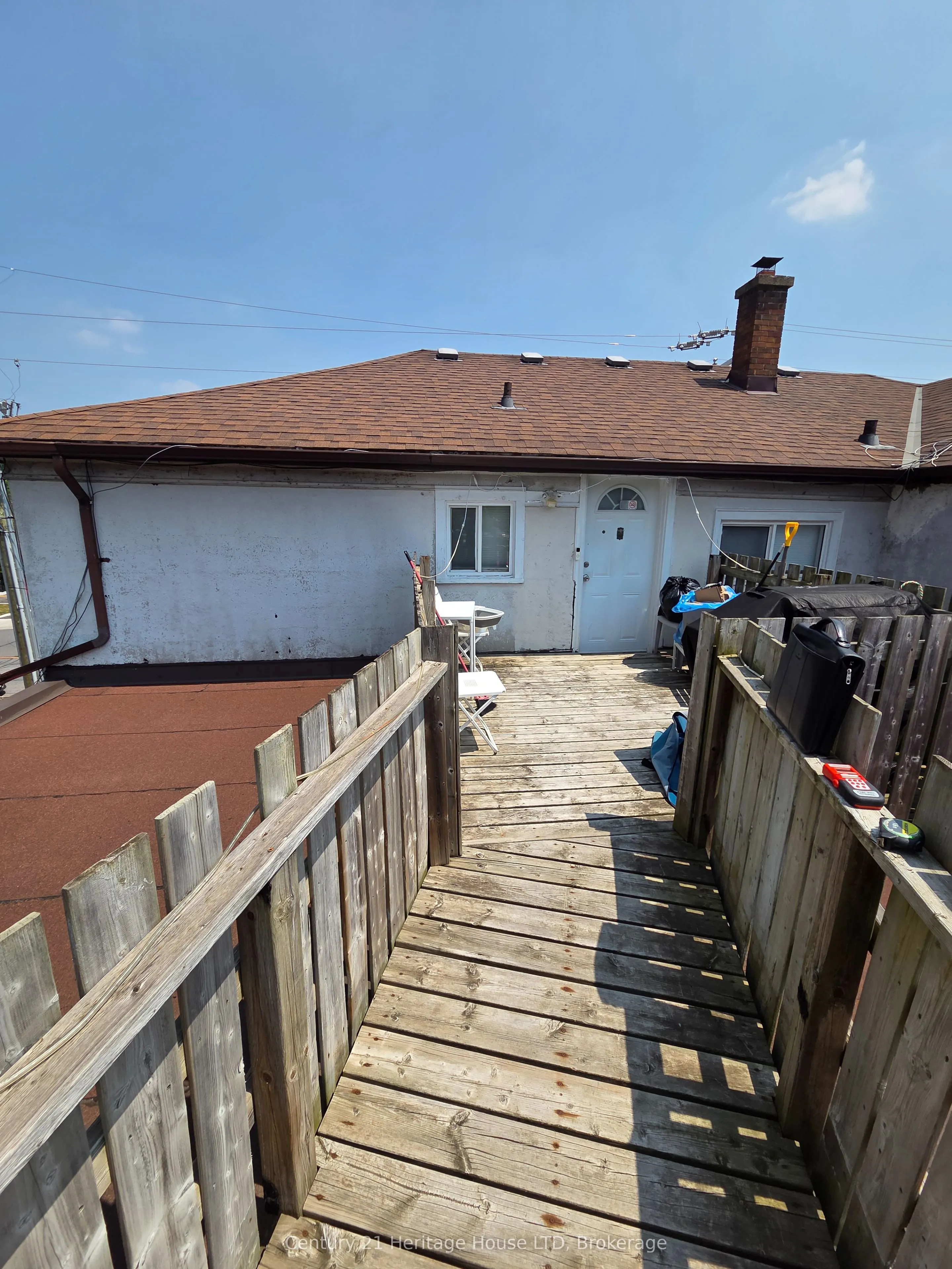 33 Pine Street S