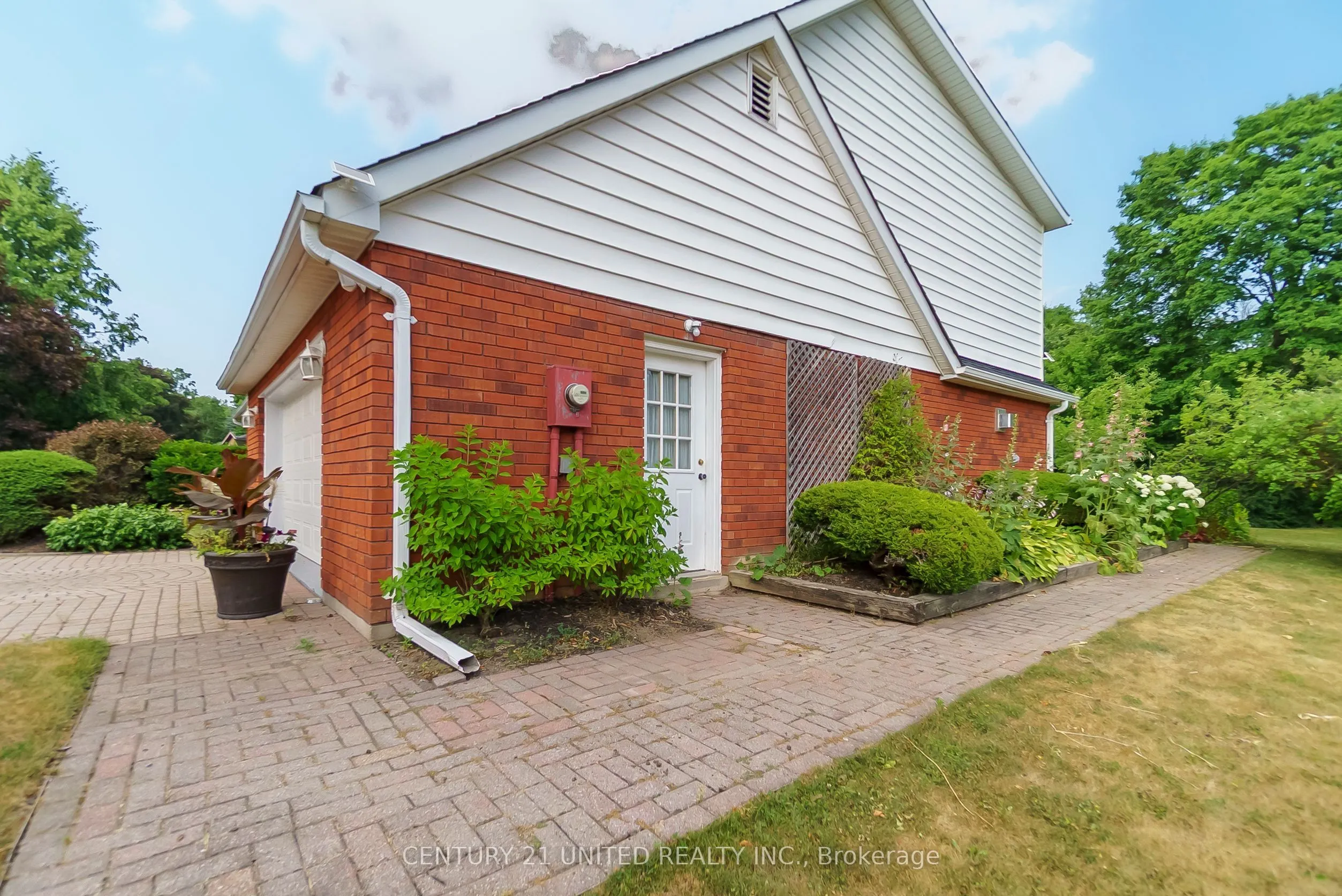 1656 Champlain Drive