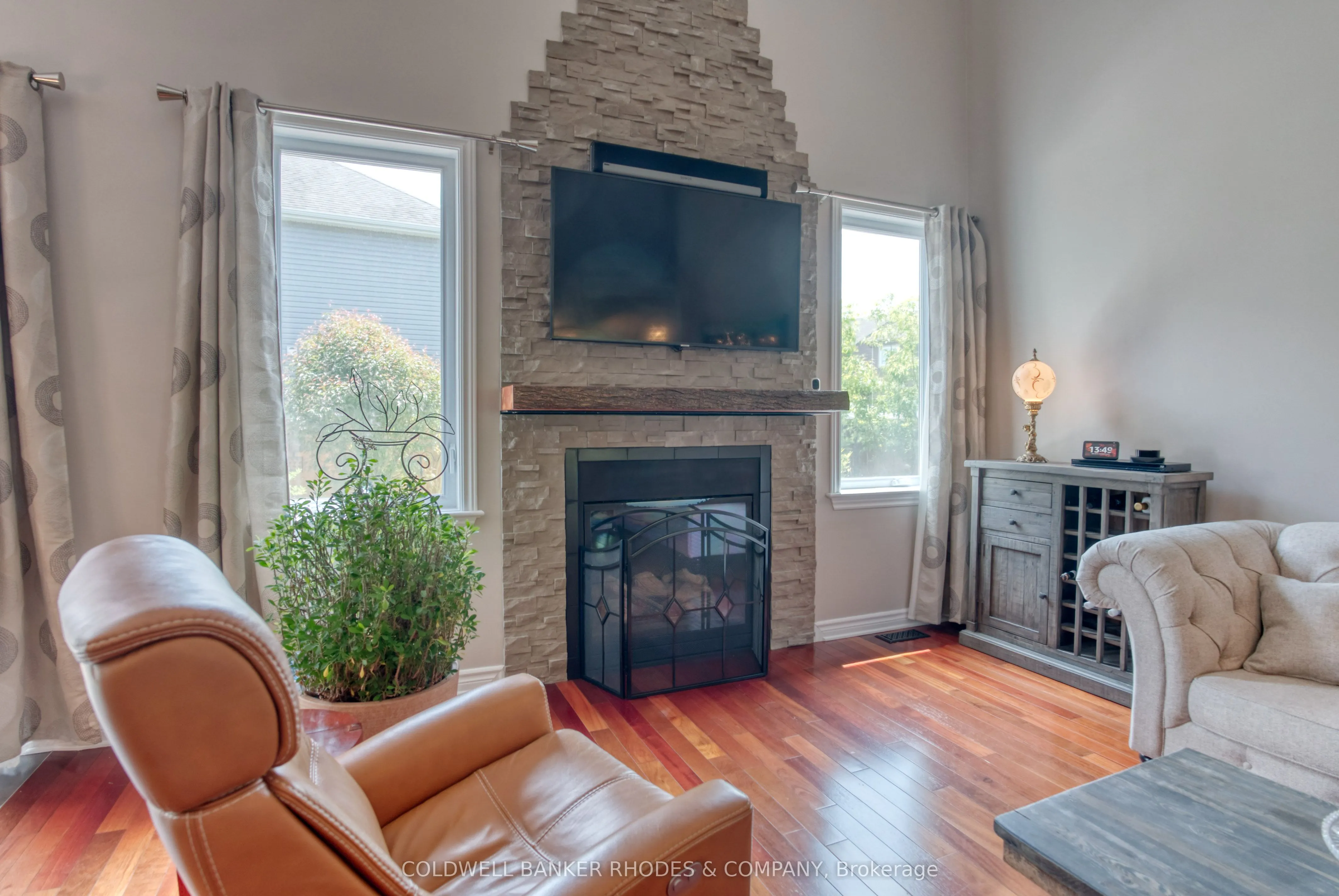 454 Creekview Way