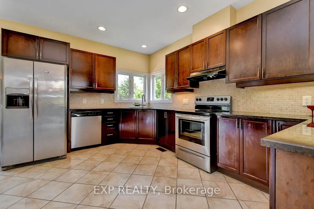 135 RIVERSEDGE Crescent