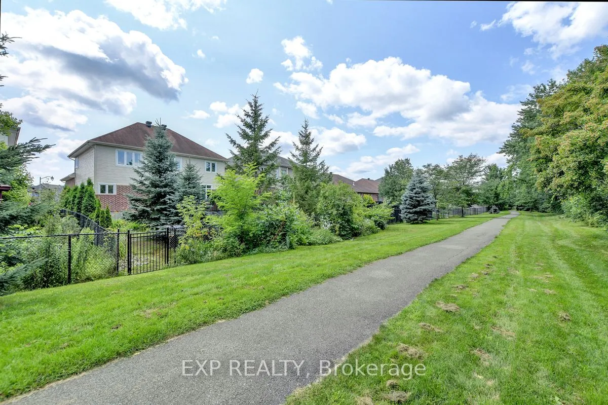 135 RIVERSEDGE Crescent