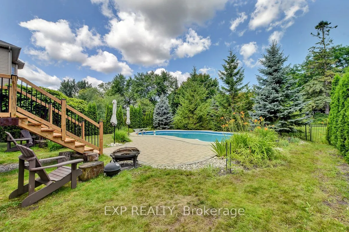 135 RIVERSEDGE Crescent