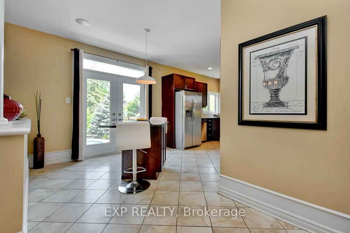 135 RIVERSEDGE Crescent